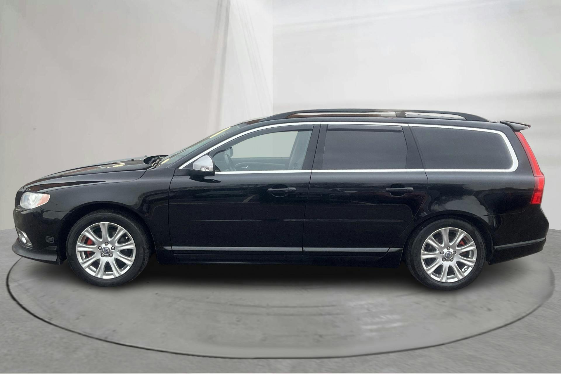 Presentation photo 2 of 11: Volvo V70 II 2.0F (145hk) - 244 950 km - Manual - black - 2010