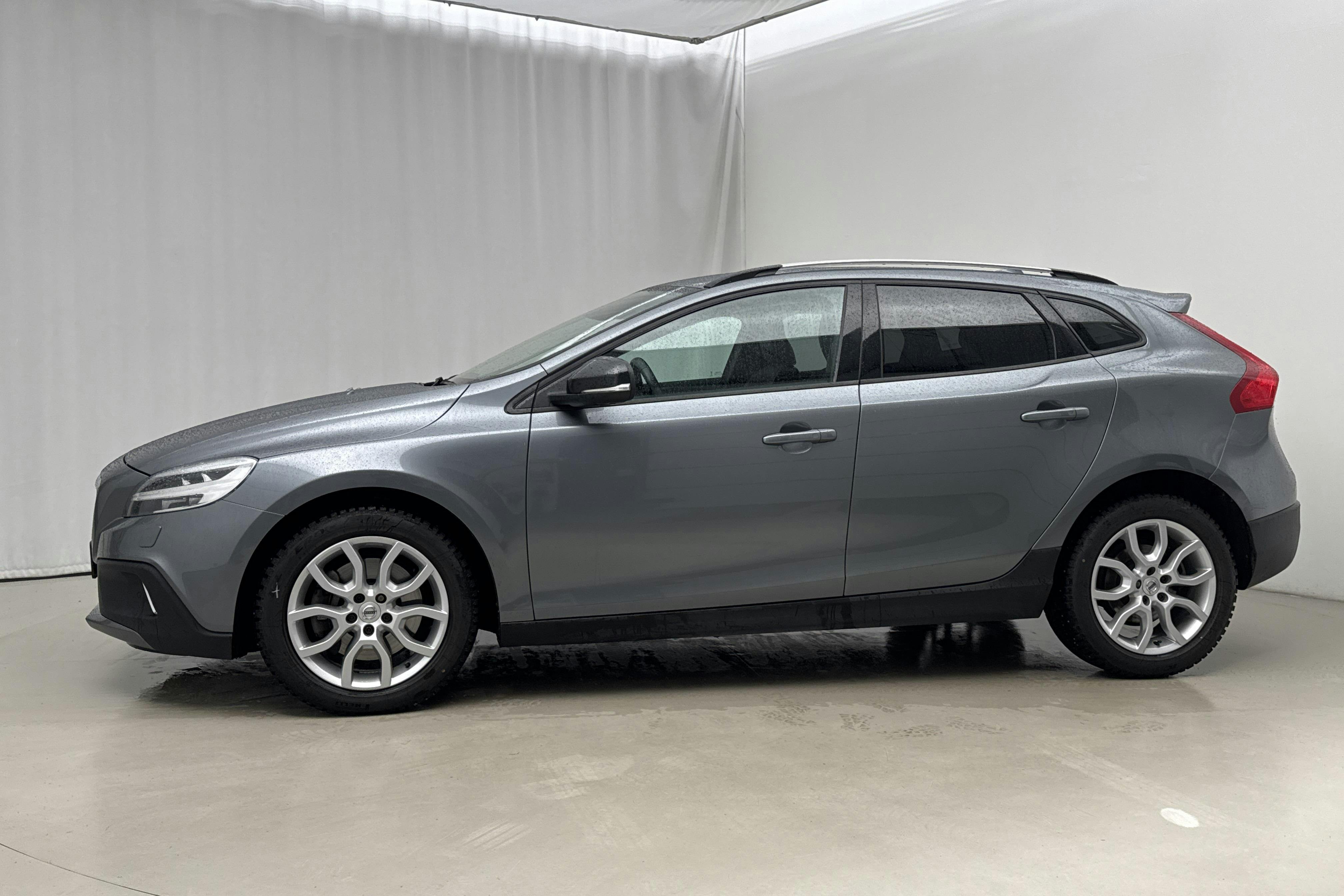 Presentation photo 2 of 21: Volvo V40 Cross Country T3 (152hk) - 80 300 km - Automatic - gray - 2019