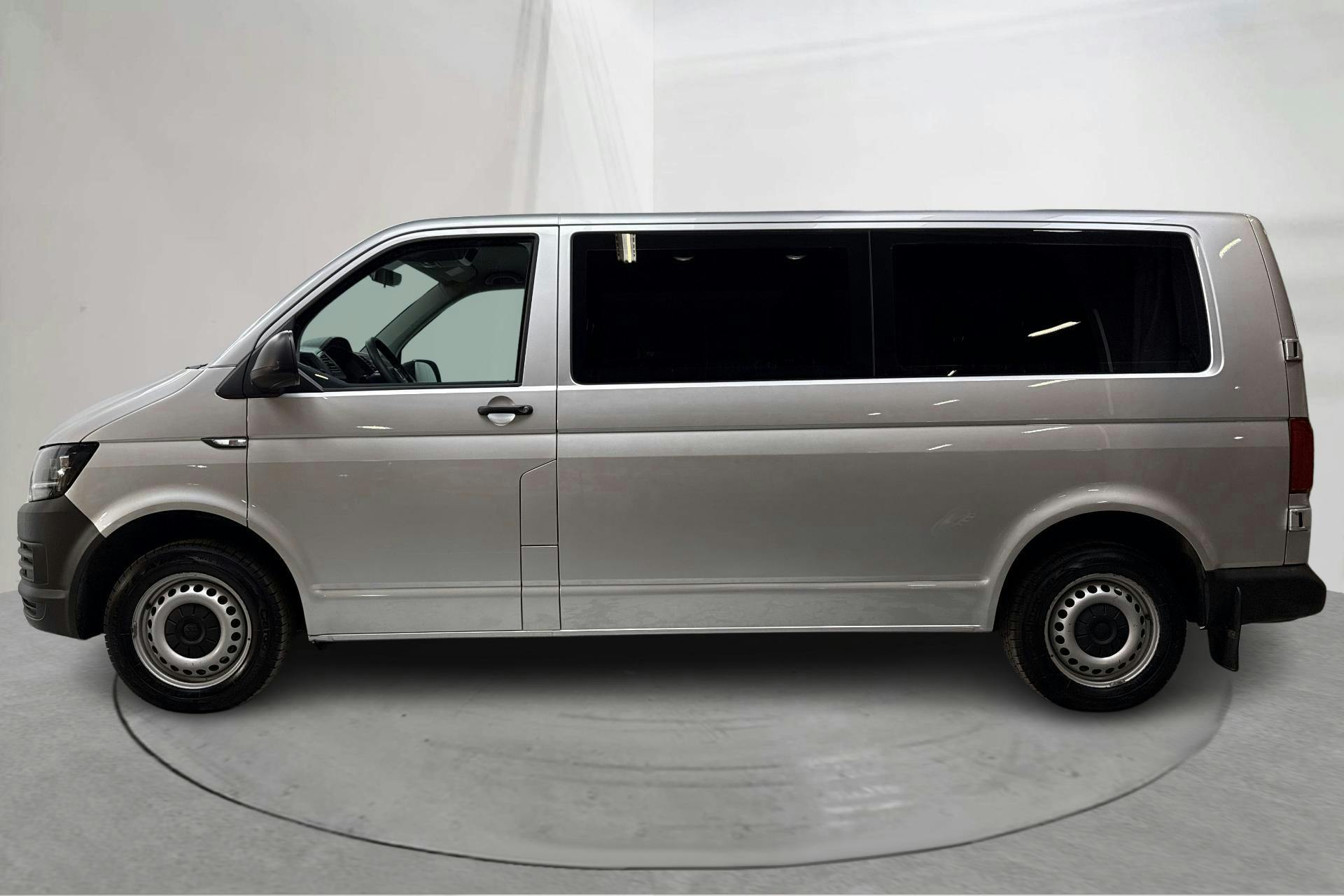 Presentation photo 2 of 14: VW Caravelle 2.0 TDI BMT (150hk) - 135 960 km - Manual - silver - 2017