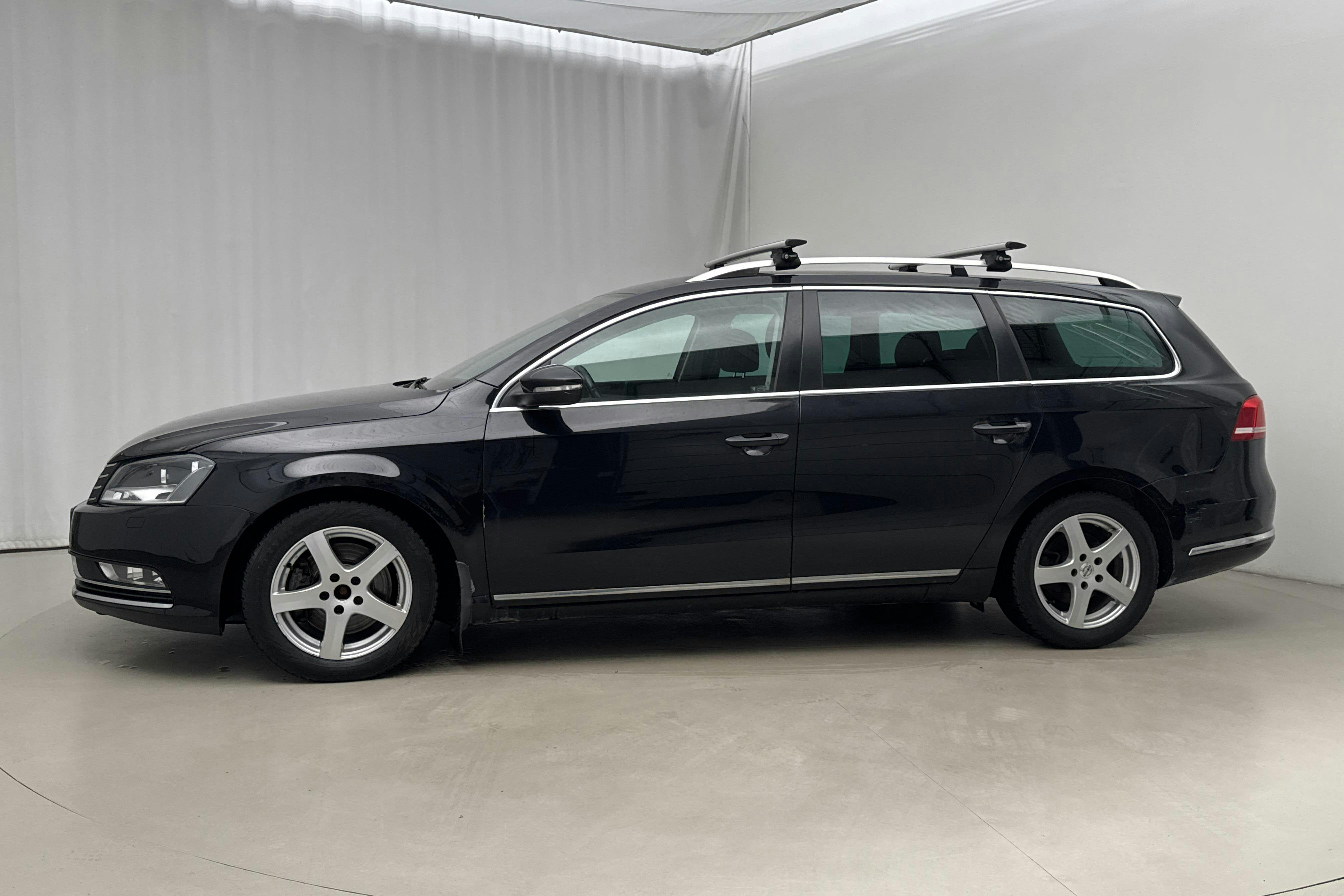 Presentationsfoto 2 av 18: VW Passat 2.0 TDI BlueMotion Technology Variant 4Motion (170hk) - 22 797 mil - Automat - svart - 2013