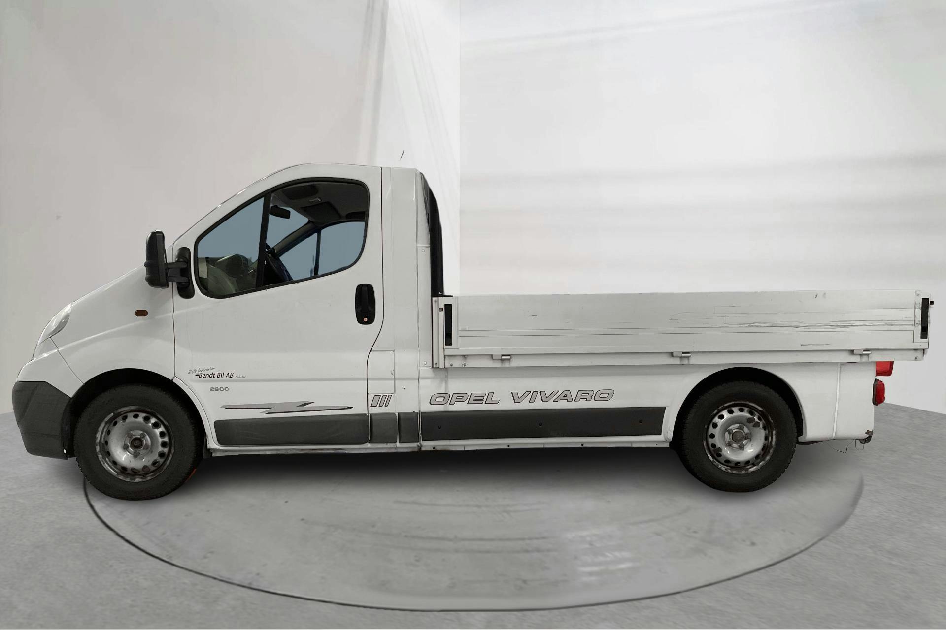 Presentationsfoto 2 av 14: Opel Vivaro 2.0 CDTI Floor Cab/Chassi (114hk) - 12 852 mil - Manuell - vit - 2011