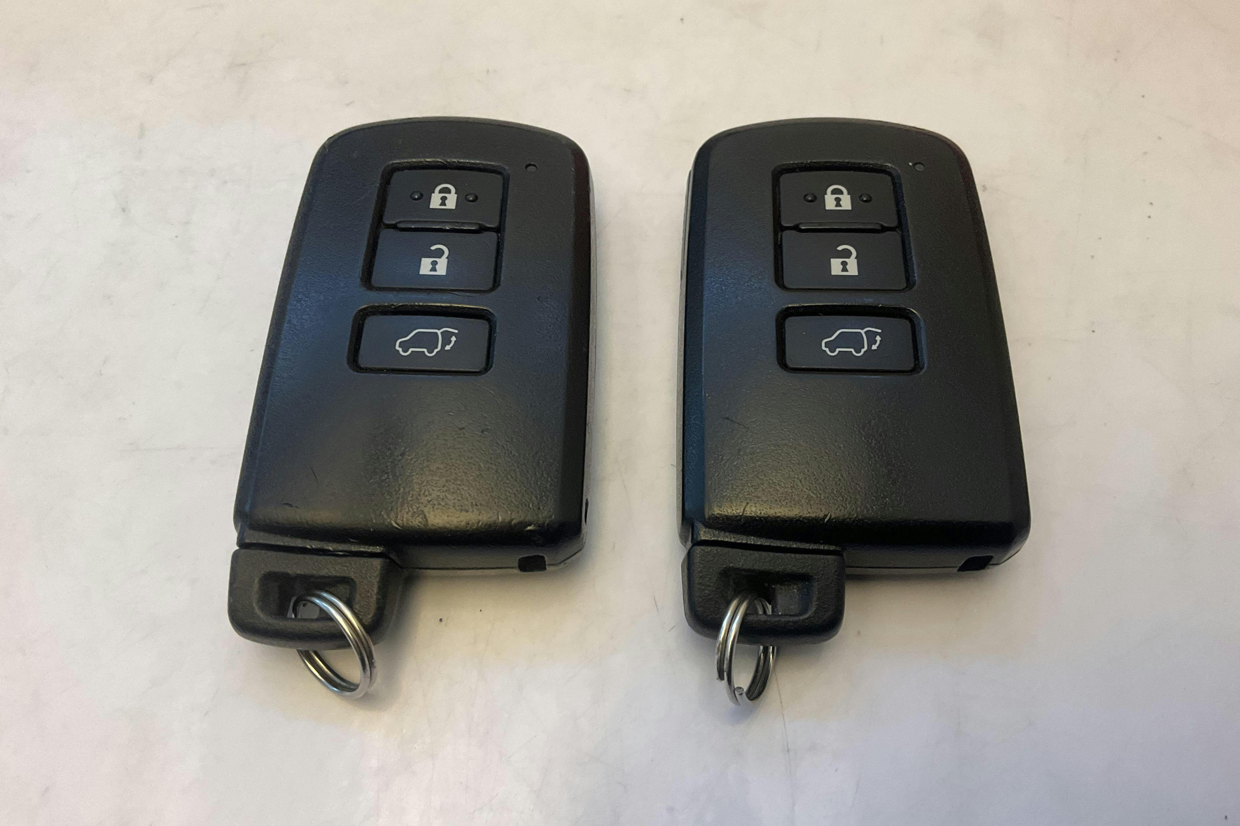 Presentation photo 14 of 14: Toyota RAV4 2.5 HSD AWD (197hk) - 101 800 km - Automatic - white - 2016