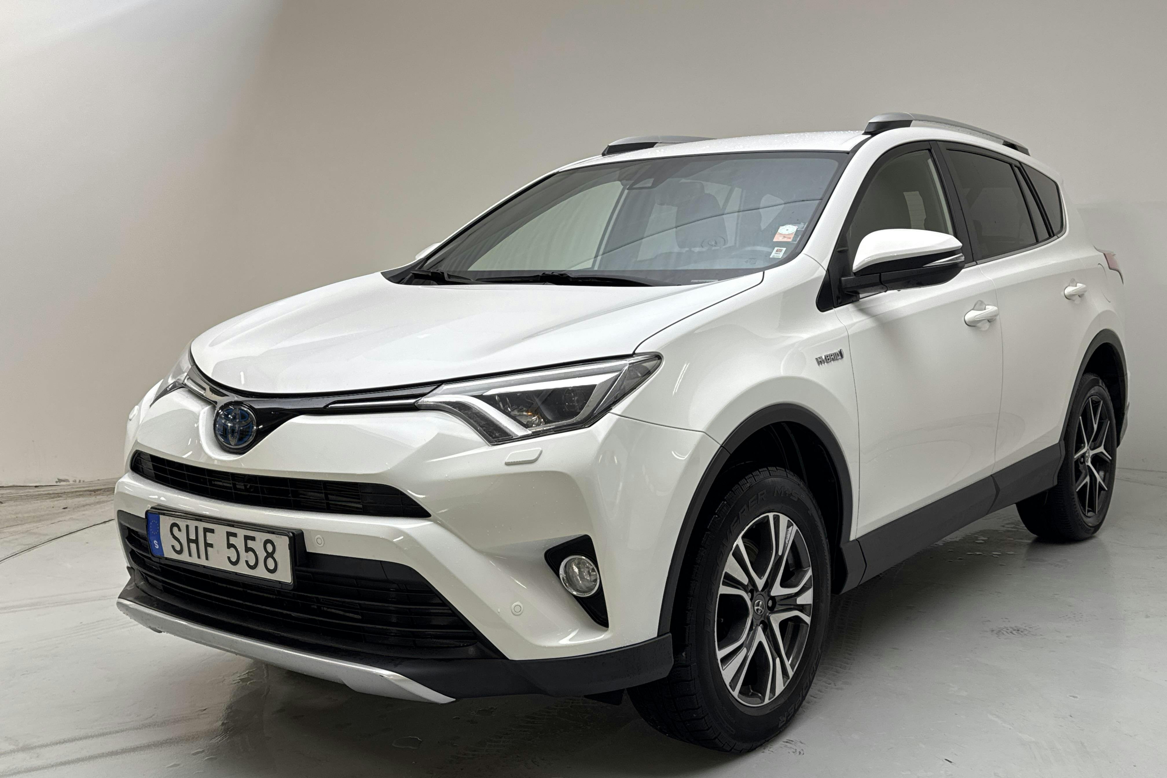 Presentation photo 1 of 14: Toyota RAV4 2.5 HSD AWD (197hk) - 101 800 km - Automatic - white - 2016