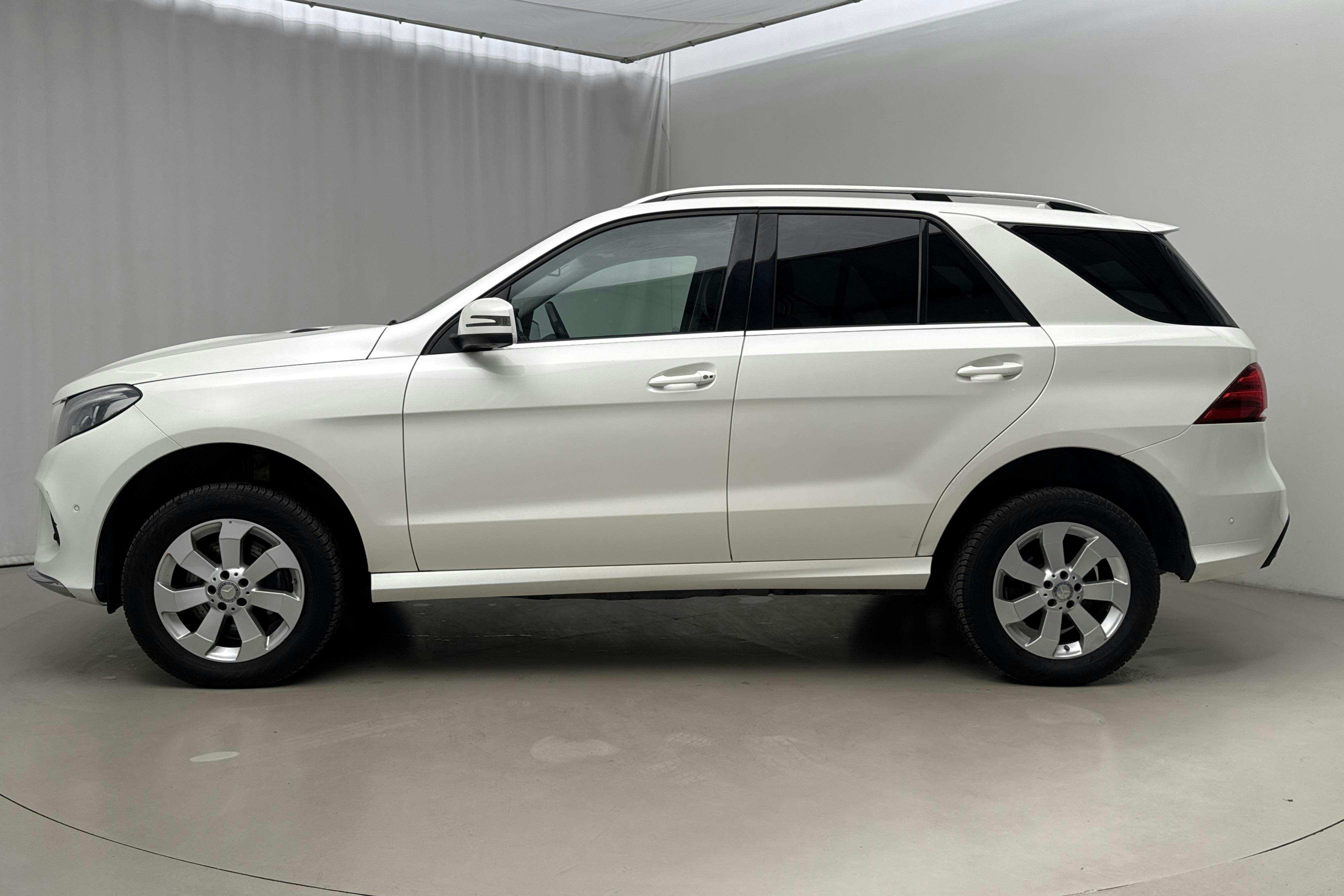 Presentation photo 2 of 21: Mercedes GLE 350 d 4MATIC W166 (258hk) - 175 110 km - Automatic - white - 2016