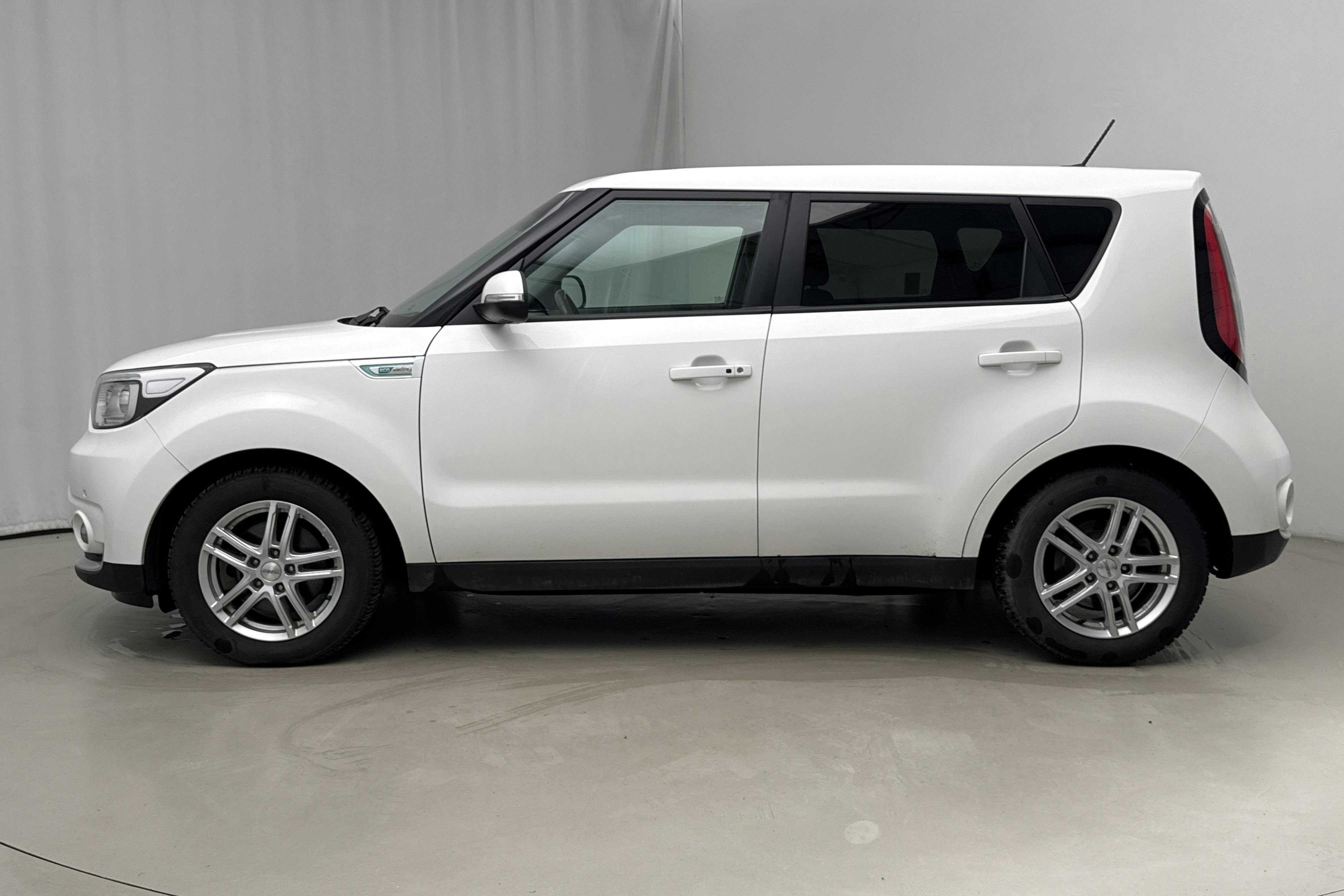 Esitlusfoto 2 aadressil 19: KIA Soul EV 30kWh (110hk) - 118 600 km - Automaatne - valge - 2018