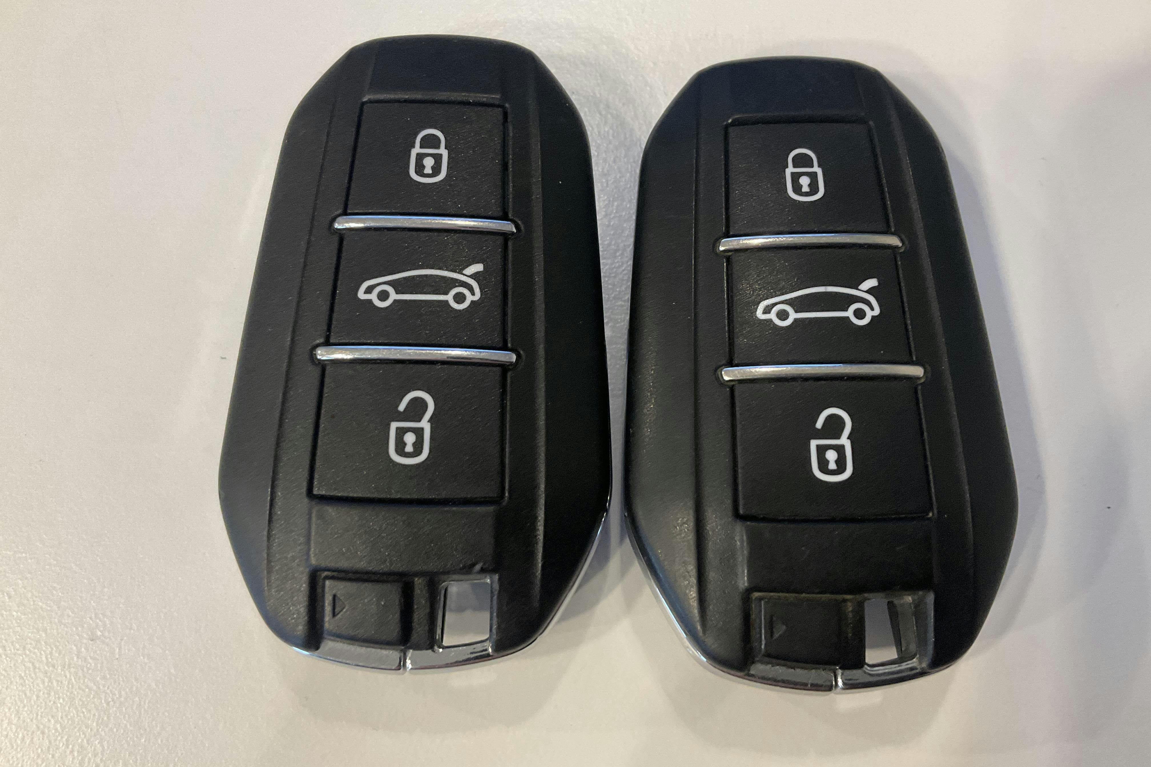 Presentationsfoto 17 av 17: Peugeot 308 SW BlueHDi (150hk) - 8 794 mil - Automat - Dark Blue - 2015