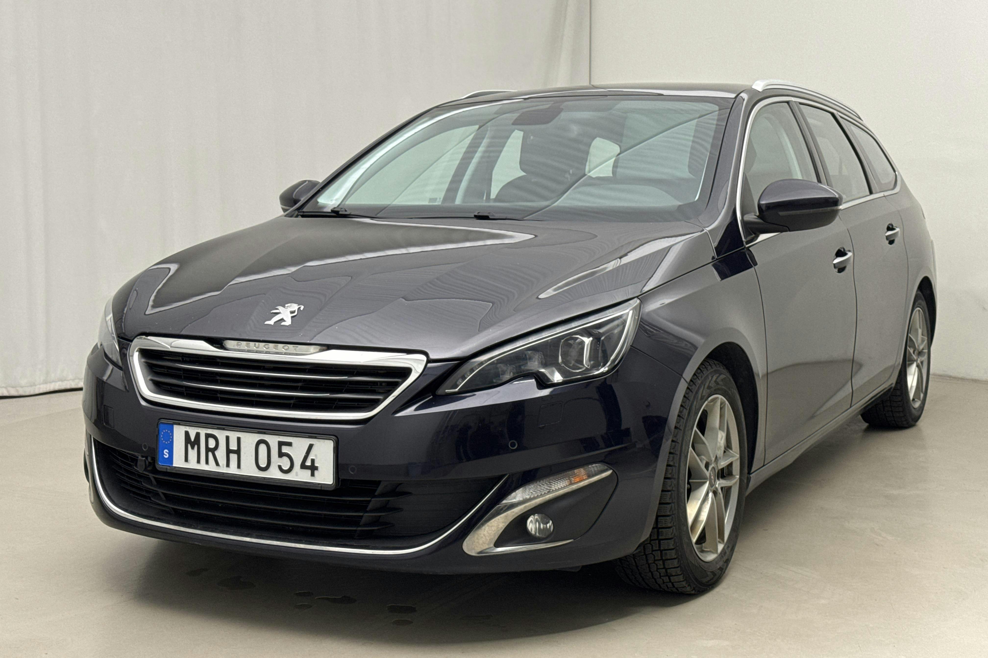 Presentationsfoto 1 av 17: Peugeot 308 SW BlueHDi (150hk) - 8 794 mil - Automat - Dark Blue - 2015