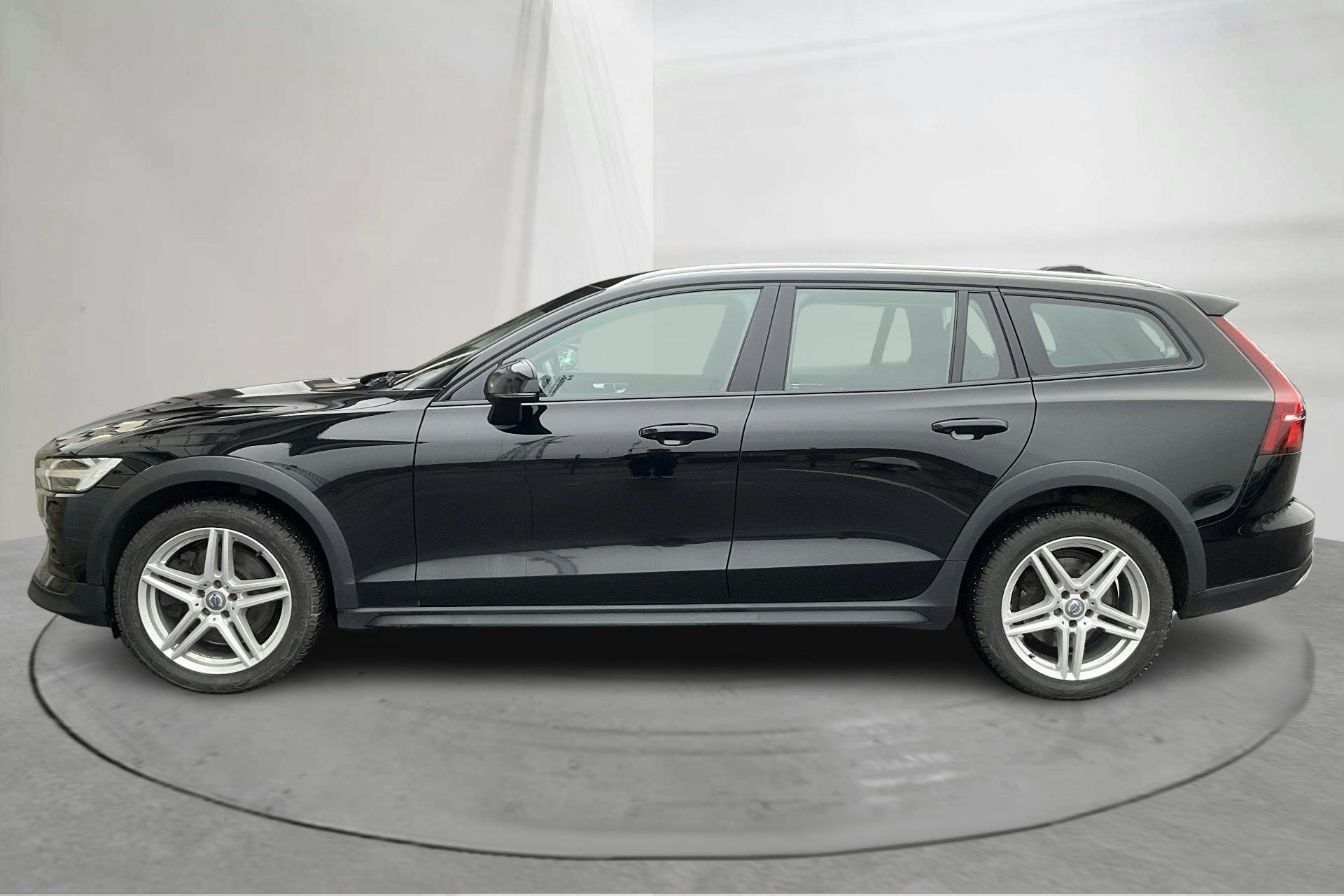 Presentationsfoto 2 av 17: Volvo V60 B4 Cross Country AWD Mildhybrid, Diesel (197hk) - 13 980 mil - Automat - svart - 2021