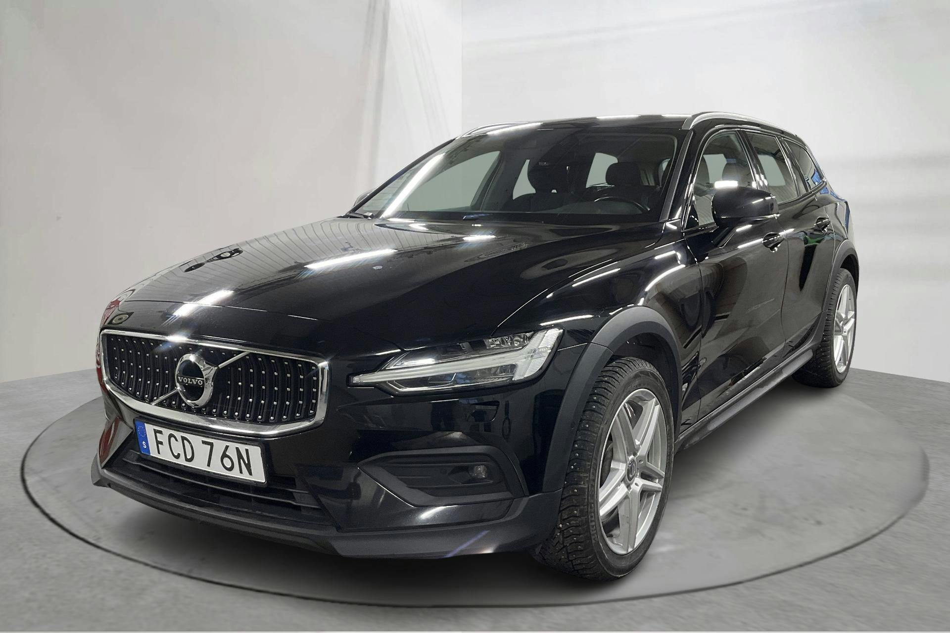 Presentationsfoto 1 av 17: Volvo V60 B4 Cross Country AWD Mildhybrid, Diesel (197hk) - 13 980 mil - Automat - svart - 2021