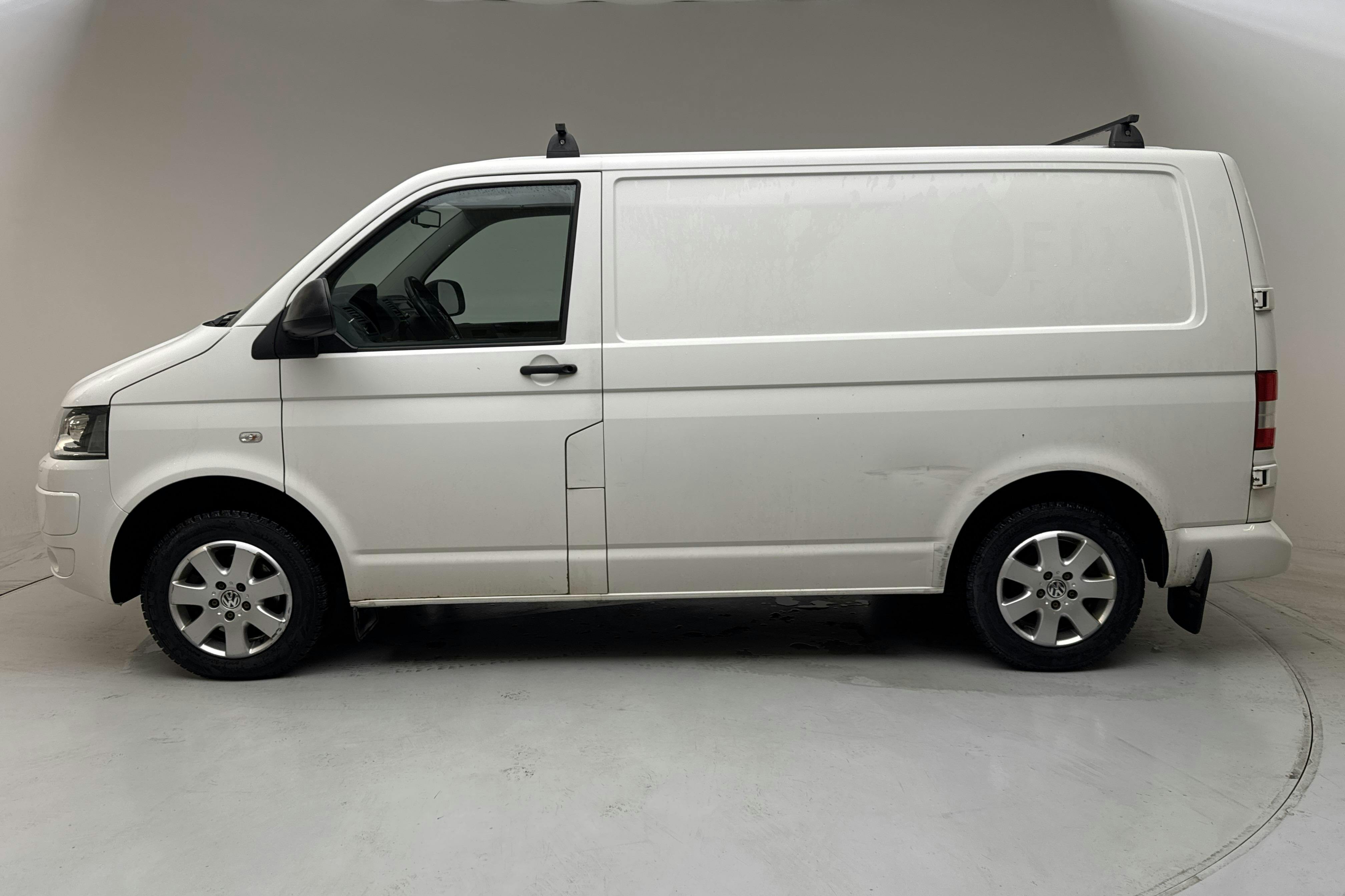 Presentation photo 2 of 12: VW Transporter T5 2.0 TDI (140hk) - 251 000 km - Automatic - white - 2014