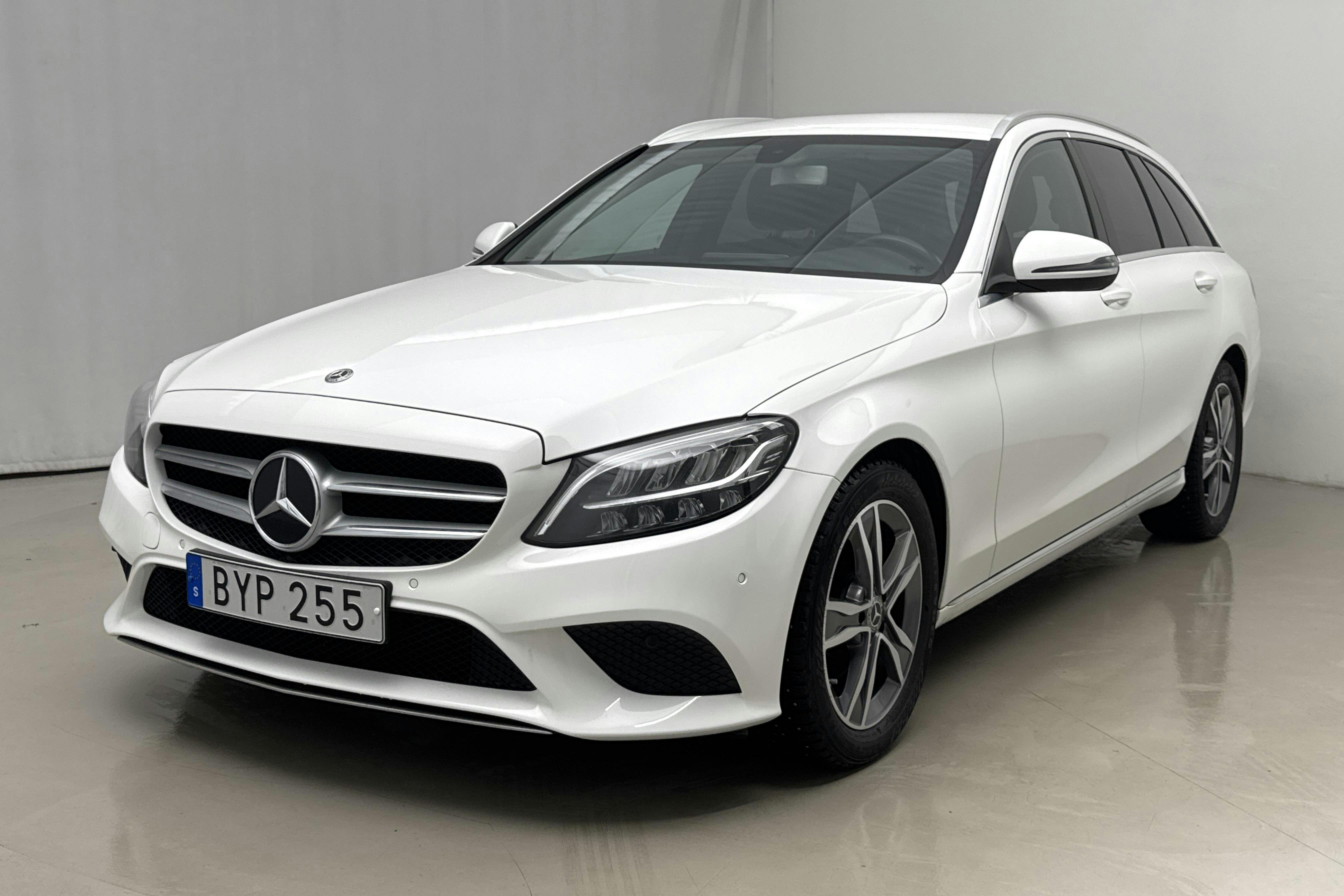Presentation photo 1 of 17: Mercedes C 200 d Kombi S205 (150hk) - 136 790 km - Automatic - white - 2019