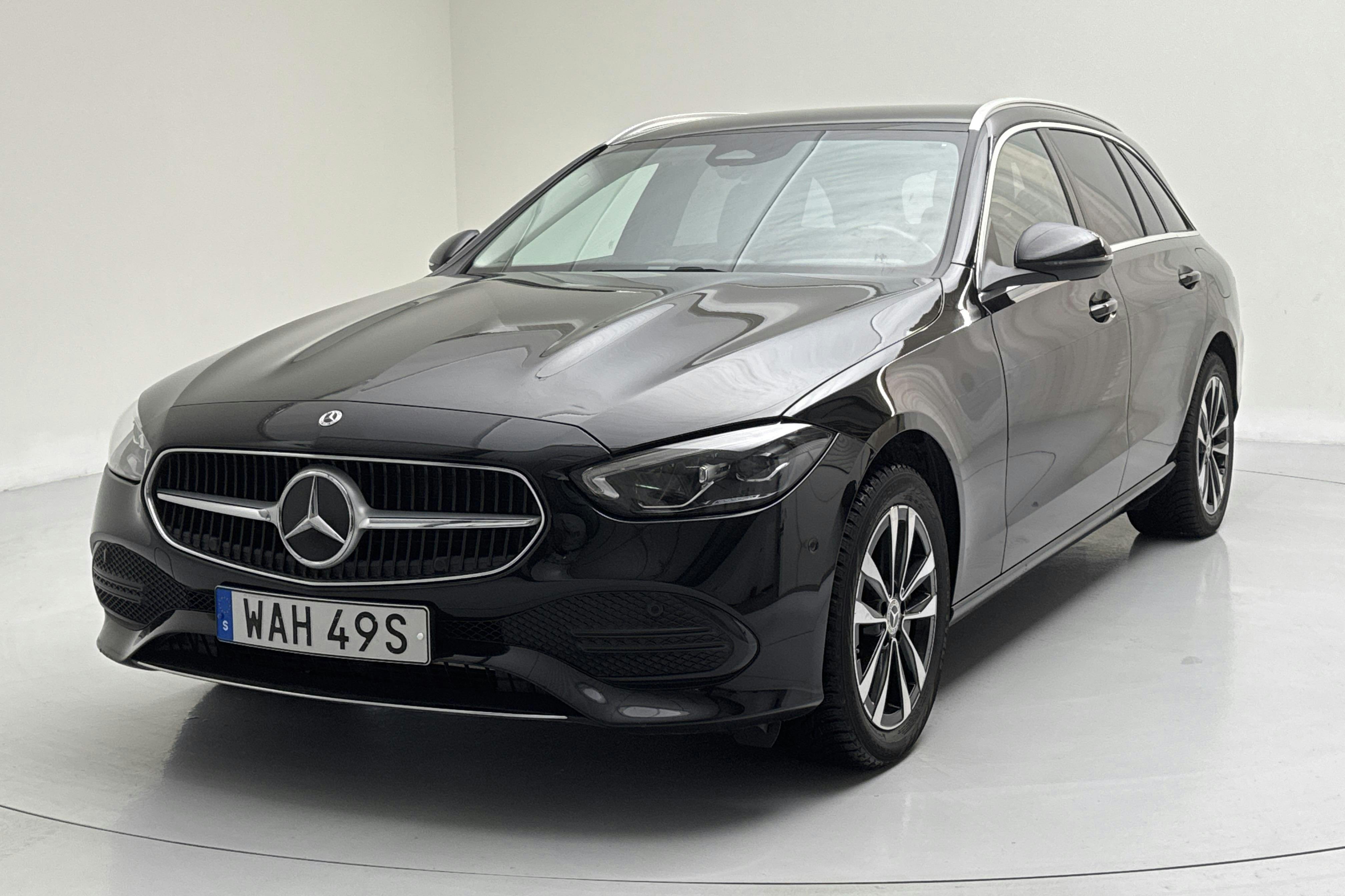 Presentationsfoto 1 av 17: Mercedes C 300 e Kombi S206 (333hk) - 6 035 mil - Automat - svart - 2023