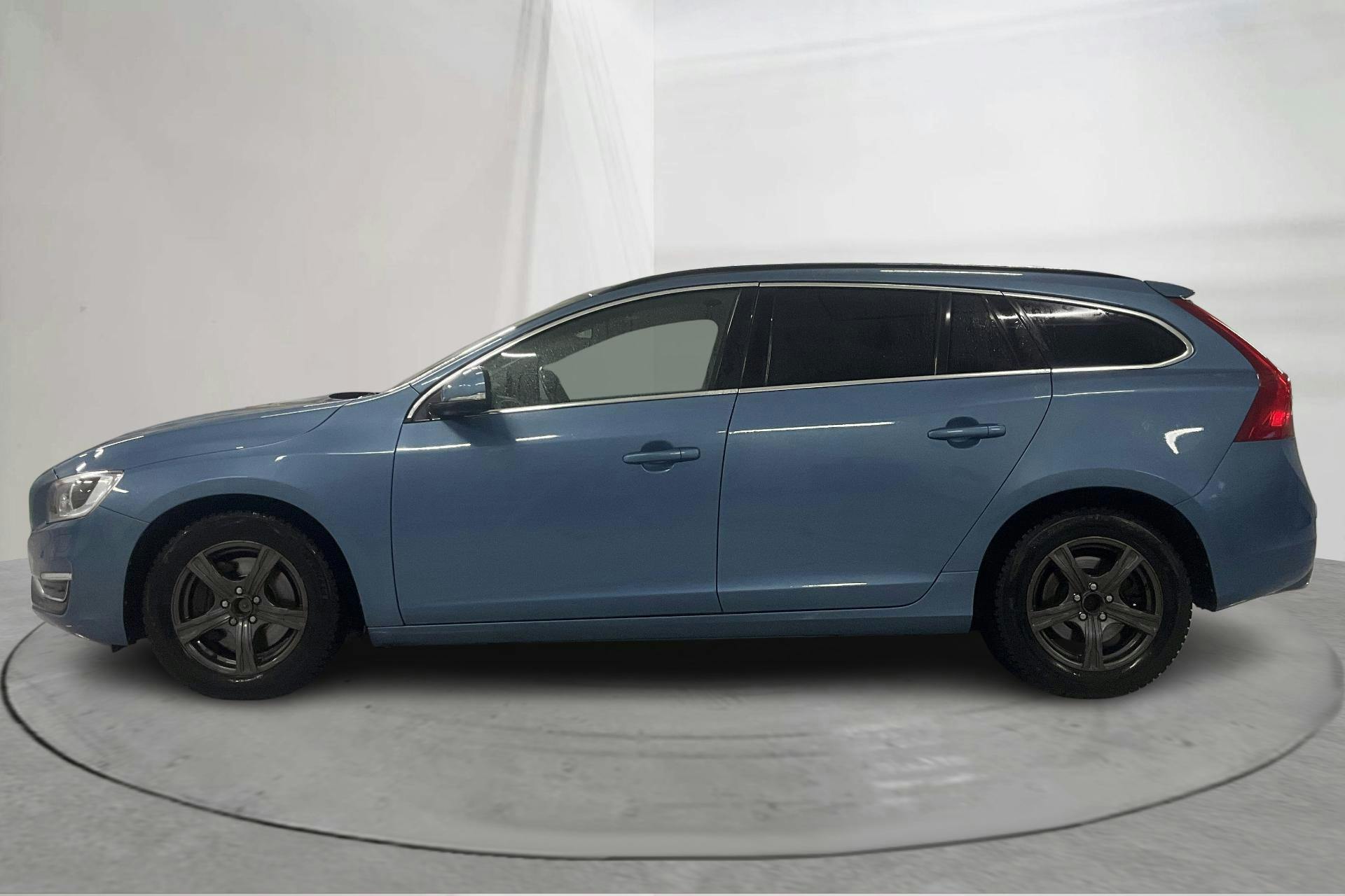 Presentationsfoto 2 av 21: Volvo V60 D5 AWD (215hk) - 13 985 mil - Automat - blå - 2015