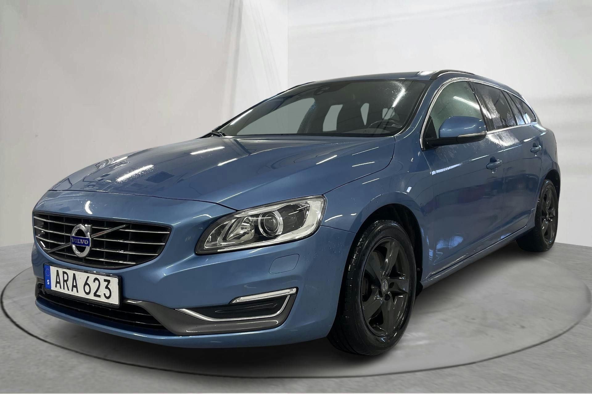 Presentation photo 1 of 21: Volvo V60 D5 AWD (215hk) - 139 850 km - Automatic - blue - 2015
