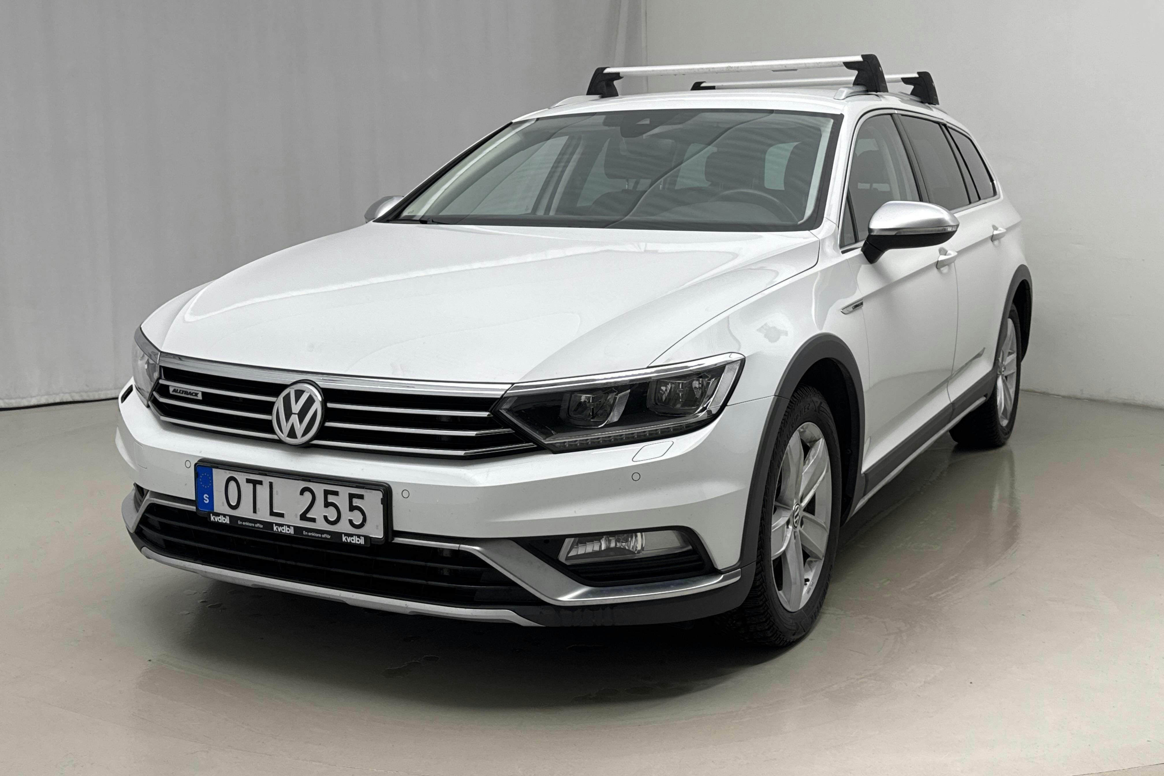 Presentation photo 1 of 17: VW Passat Alltrack 2.0 TSI Sportscombi 4MOTION (220hk) - 101 190 km - Automatic - white - 2018