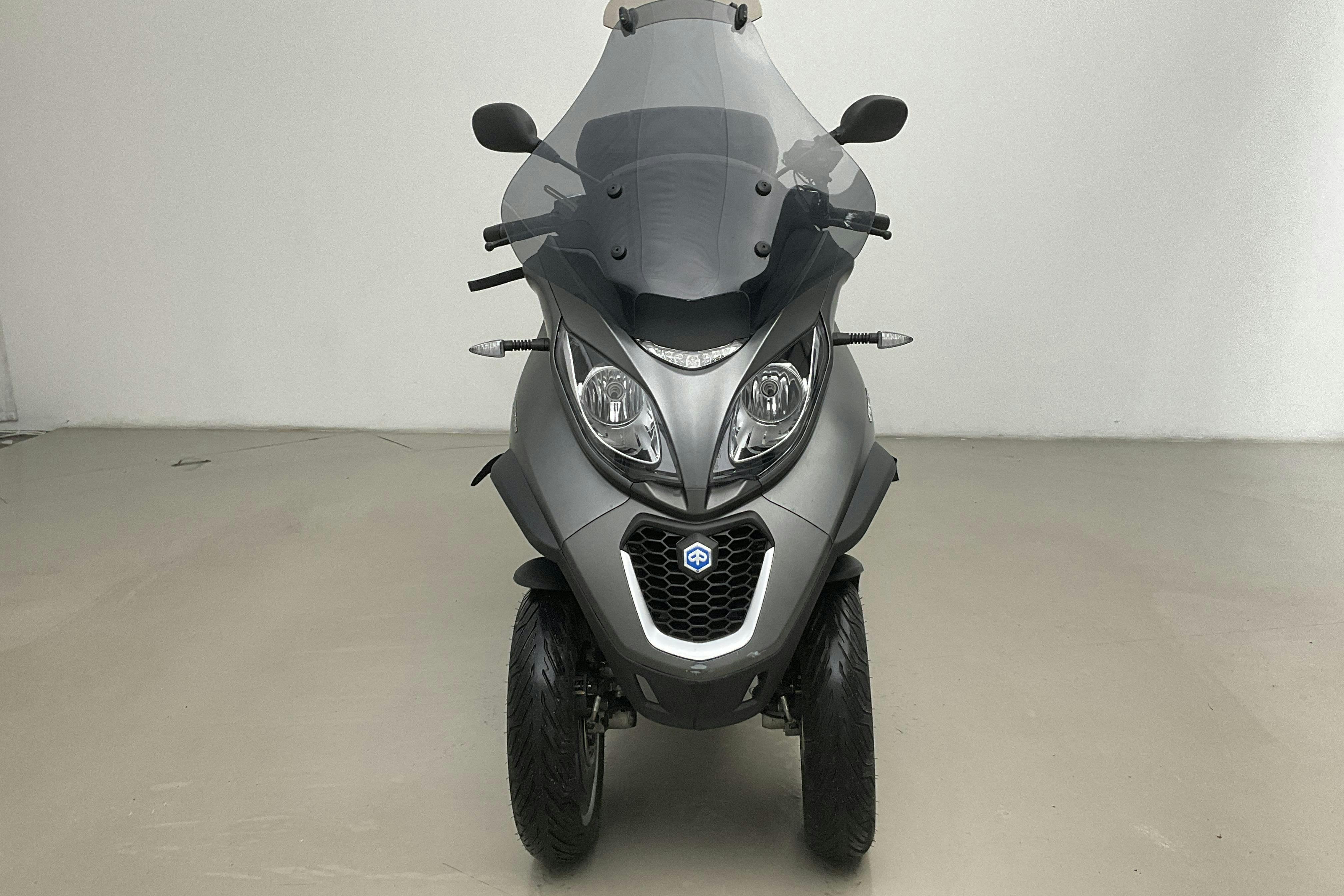 Presentation photo 2 of 15: PIAGGIO MP3 500 LT ABS Motorcykel - 6 450 km - Automatic - gray - 2019