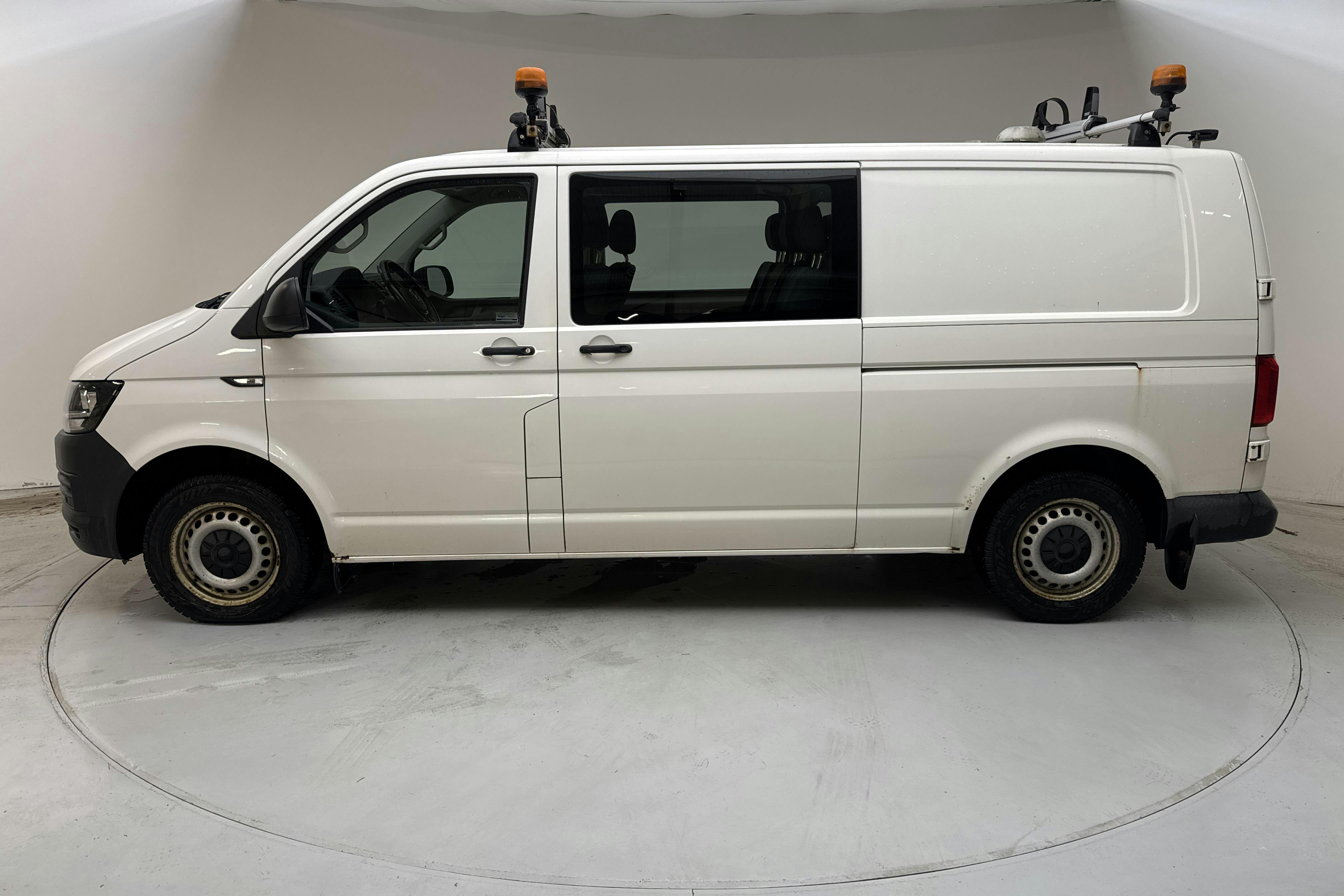 Presentationsfoto 2 av 12: VW Transporter T6 2.0 TDI BMT Skåp 4MOTION (150hk) - 14 905 mil - Manuell - vit - 2018