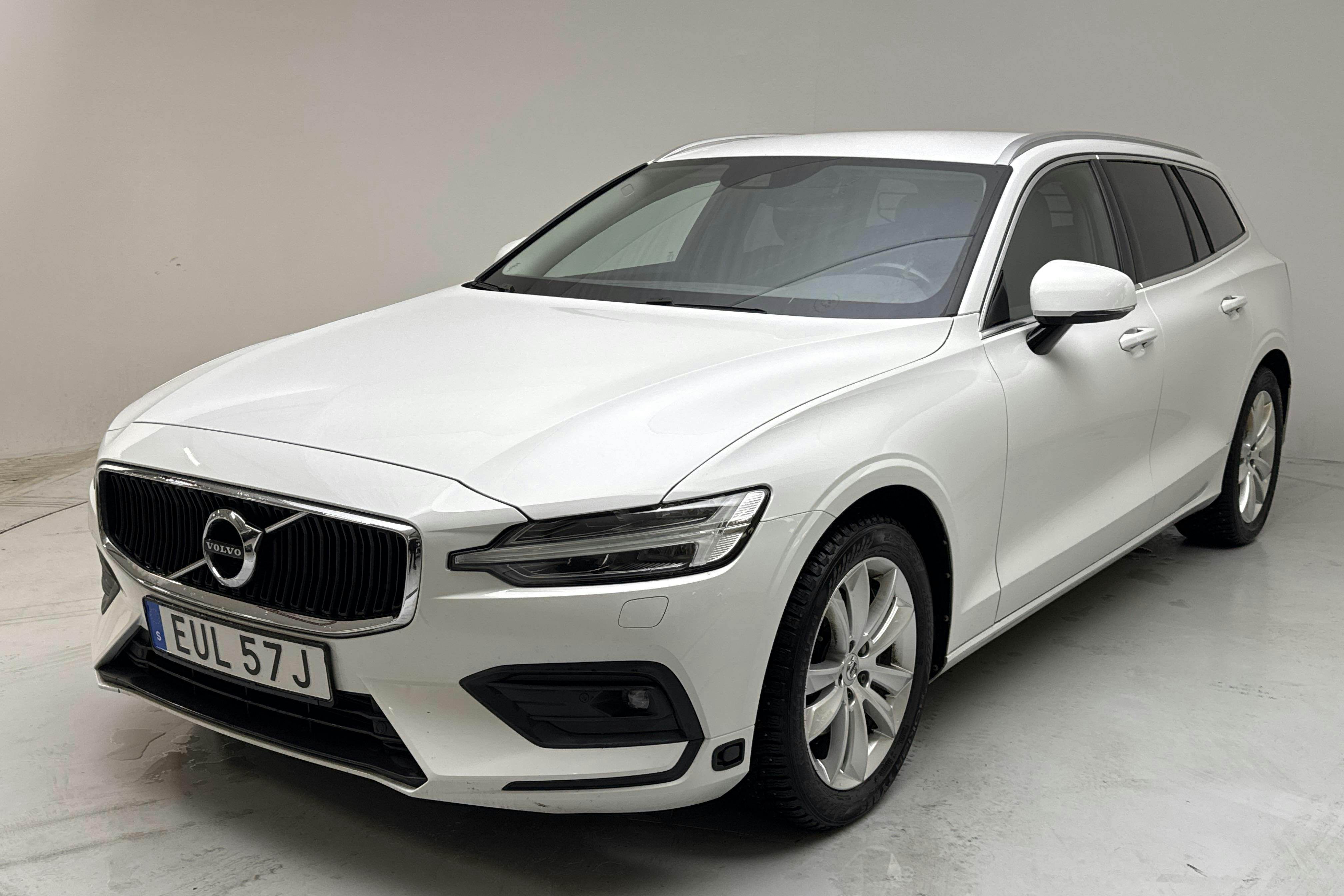 Presentation photo 1 of 14: Volvo V60 D4 (190hk) - 99 330 km - Automatic - white - 2021