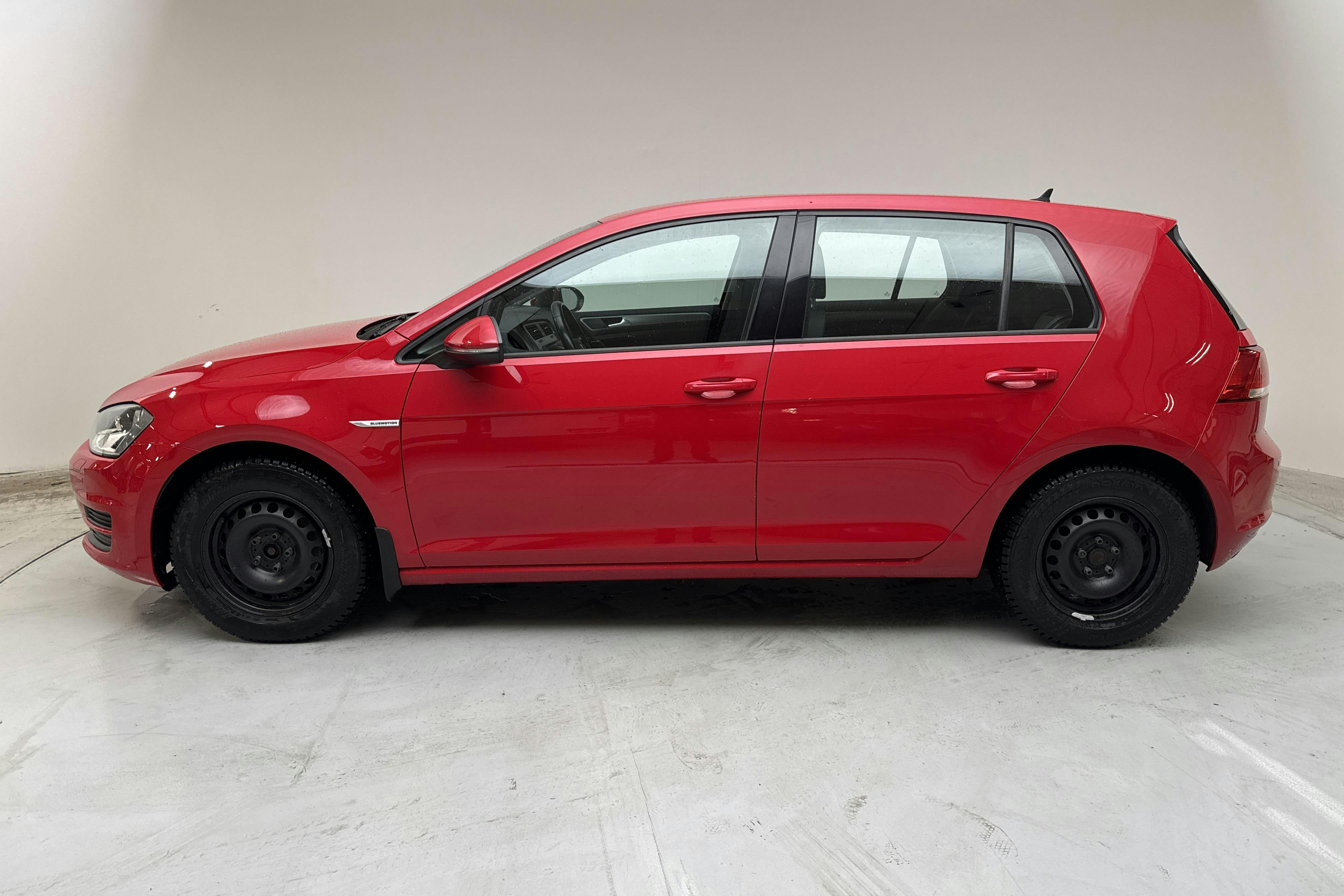 Presentationsfoto 2 av 14: VW Golf VII 1.4 TGI 5dr (110hk) - 11 414 mil - Manuell - röd - 2017