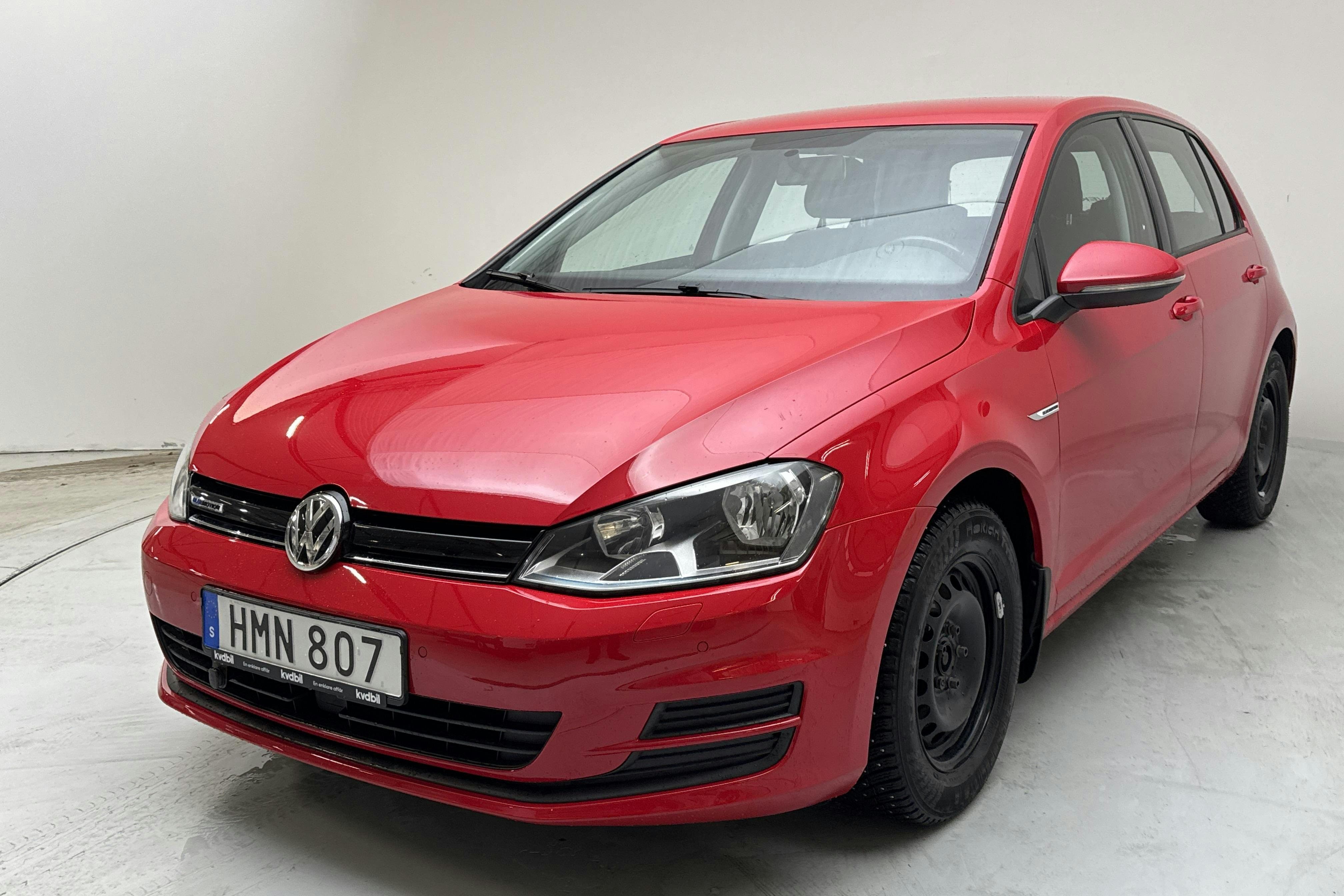 Presentationsfoto 1 av 14: VW Golf VII 1.4 TGI 5dr (110hk) - 11 414 mil - Manuell - röd - 2017