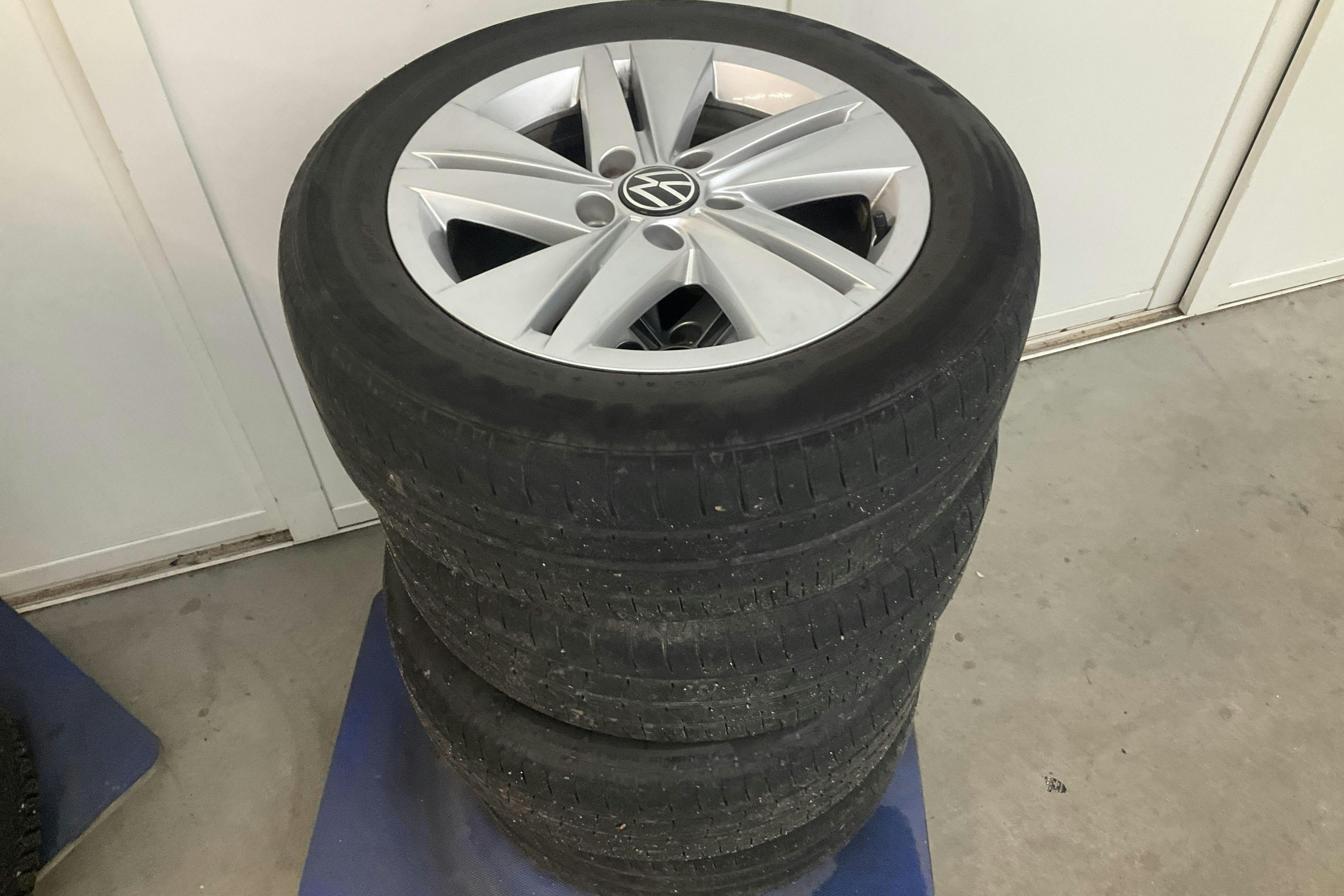 Presentation photo 12 of 12: VW Golf VIII 1.5 eTSI Sportscombi (130hk) - 85 480 km - Automatic - white - 2022