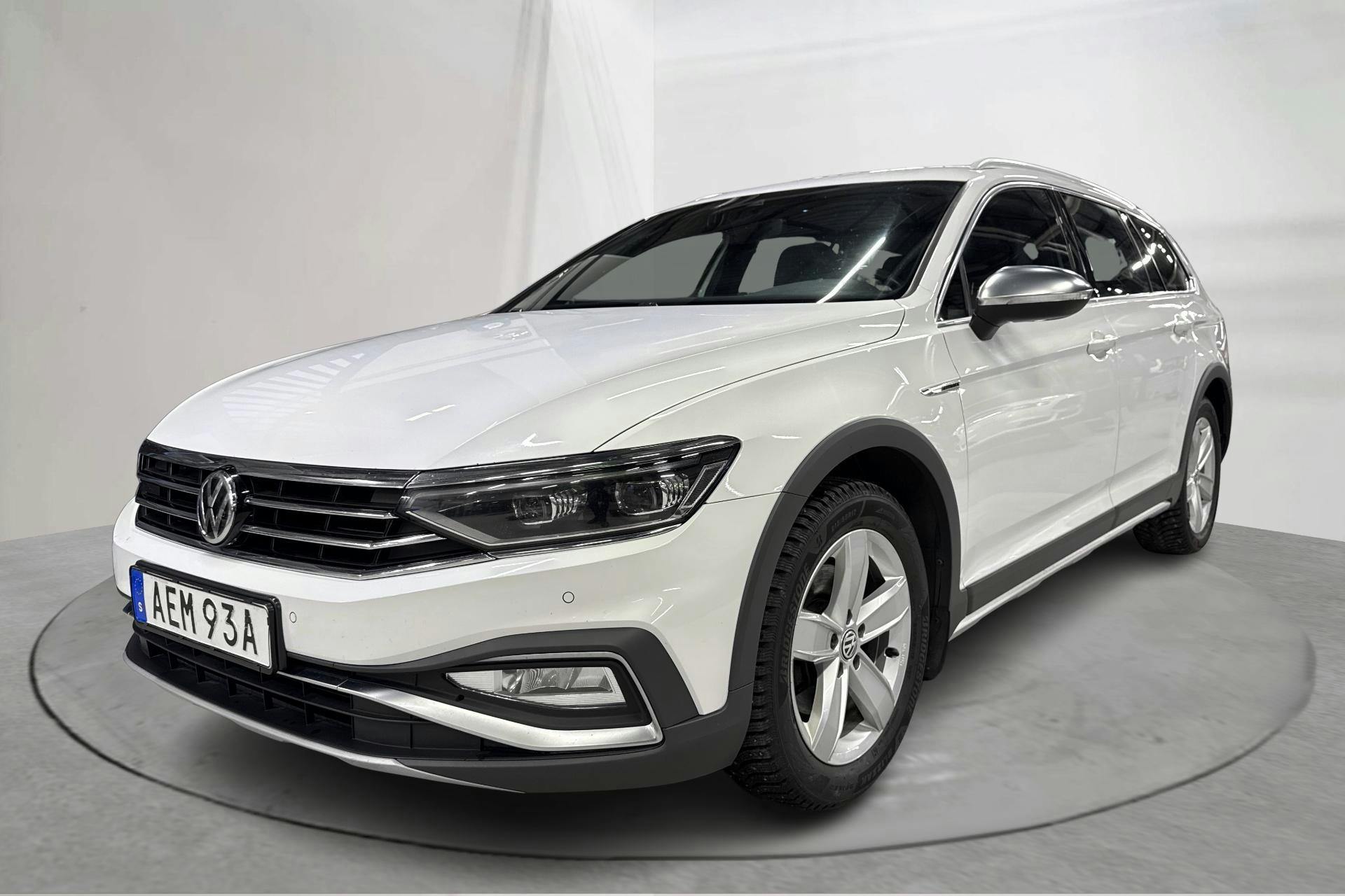 Presentationsfoto 1 av 18: VW Passat Alltrack 2.0 TDI 4MOTION (190hk) - 14 921 mil - Automat - vit - 2020