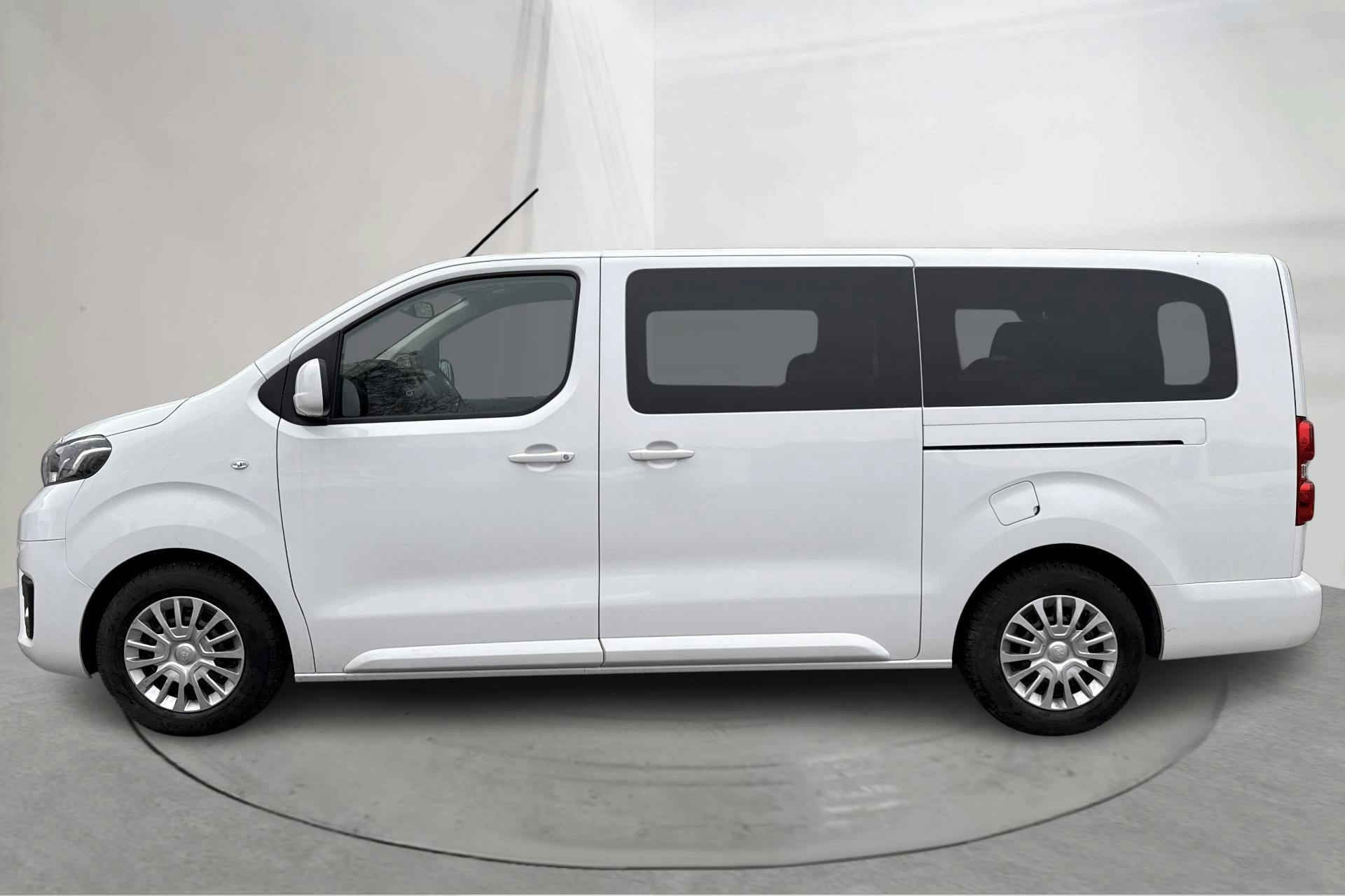 Presentationsfoto 2 av 15: Toyota PROACE Verso 2.0D (140hk) - 2 570 mil - Manuell - vit - 2024