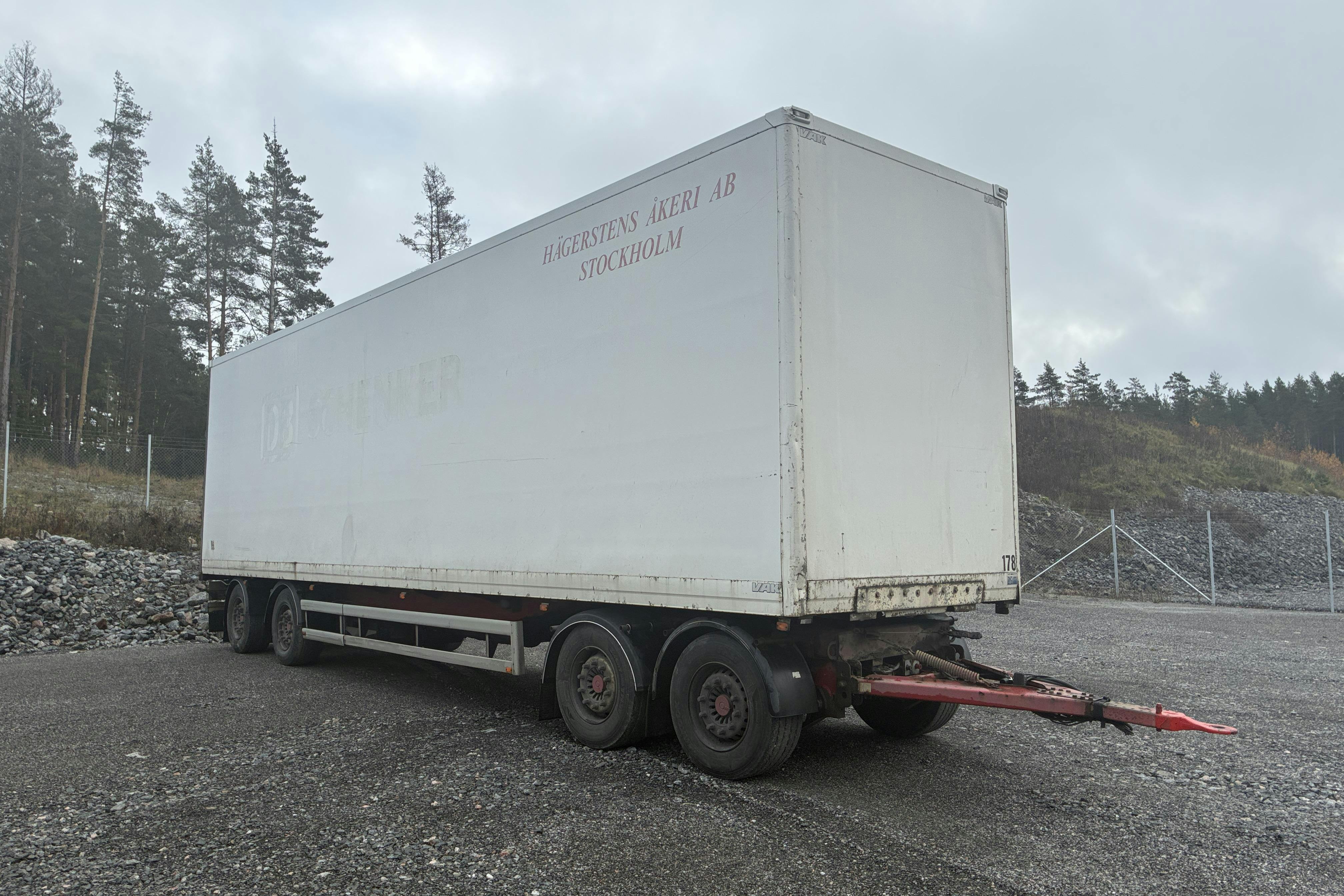 Presentationsfoto 2 av 128: VAK V-4-40 - 0 km - vit - 2009