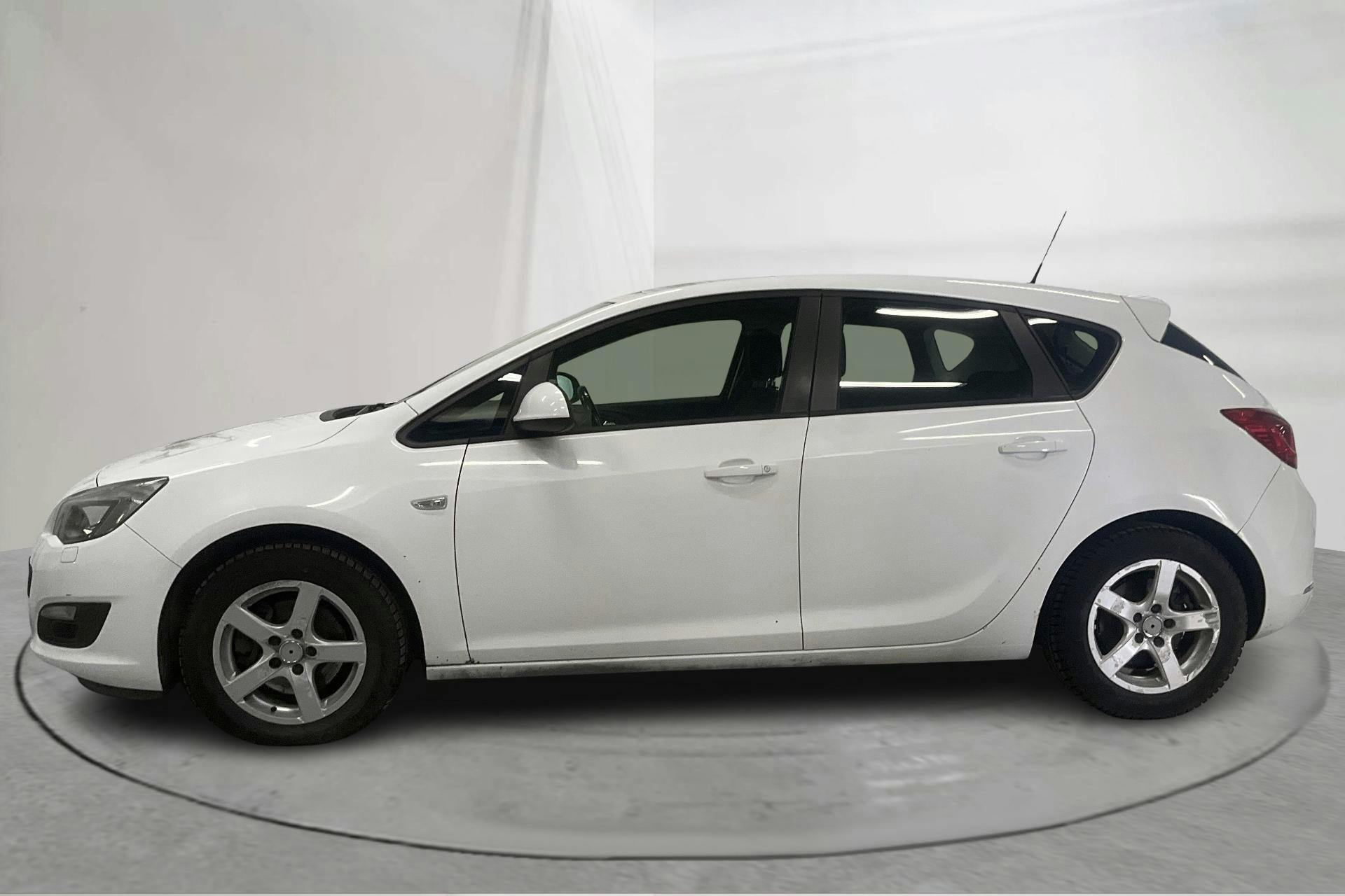 Presentation photo 2 of 11: Opel Astra 1.7 CDTI ecoFLEX 5dr (110hk) - 175 990 km - Manual - white - 2013