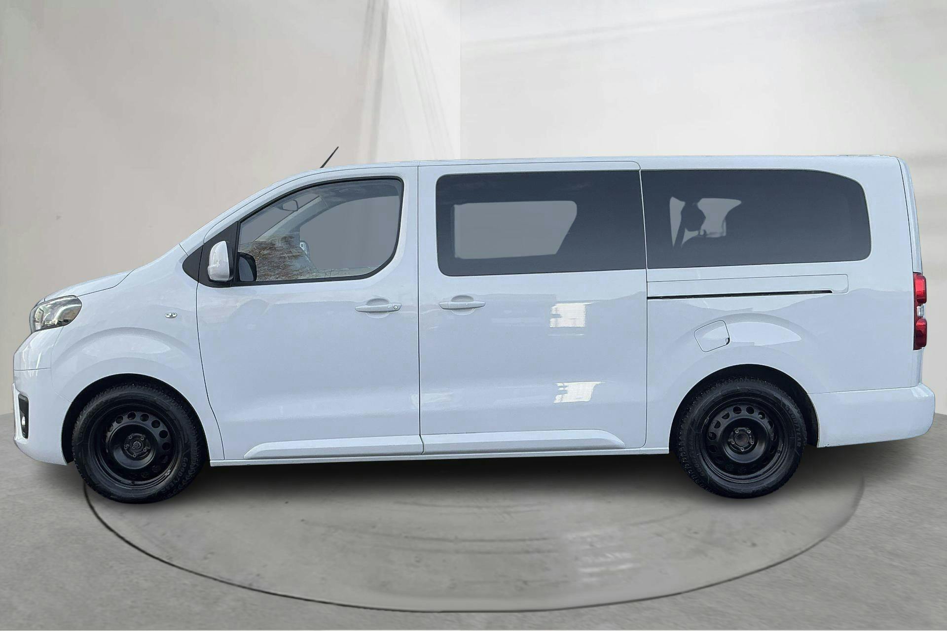 Presentationsfoto 2 av 14: Toyota PROACE Verso 2.0D (140hk) - 4 046 mil - Manuell - vit - 2024
