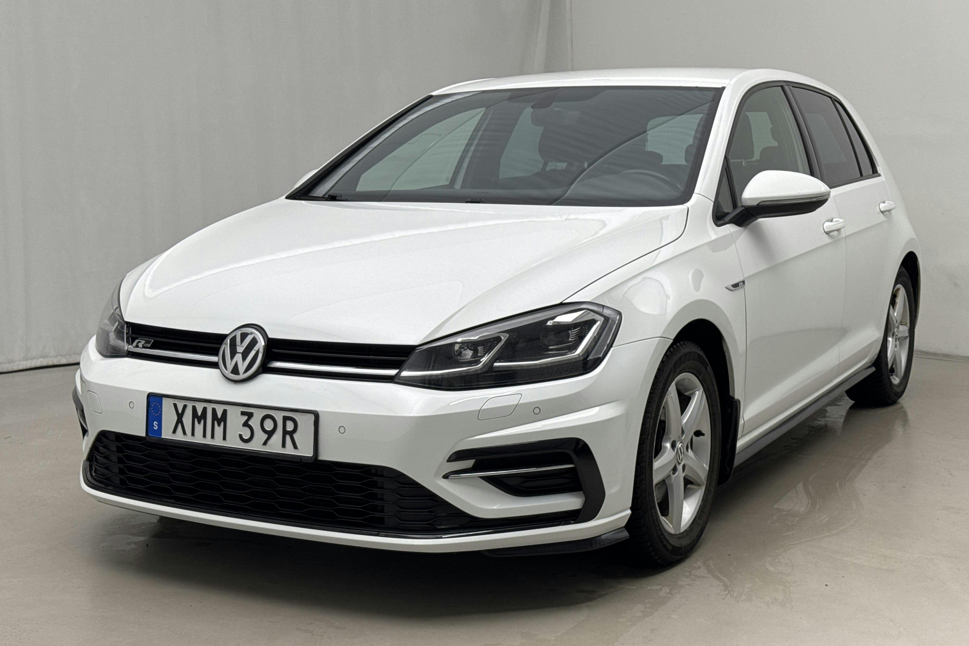 Presentationsfoto 1 av 19: VW Golf VII 1.5 TSI 5dr (150hk) - 11 615 mil - Automat - vit - 2020