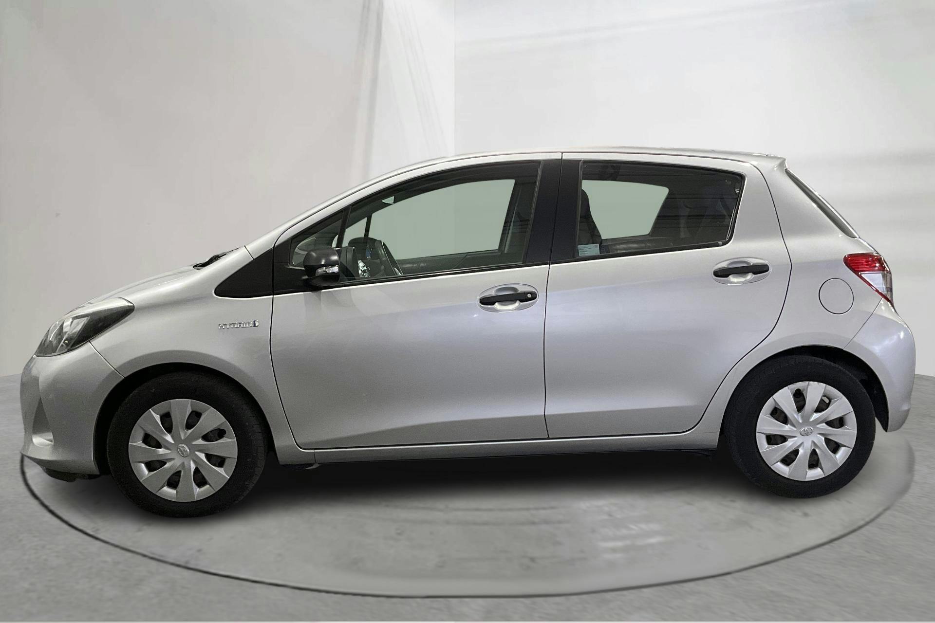 Presentationsfoto 2 av 12: Toyota Yaris 1.5 HSD 5dr (75hk) - 6 039 mil - Automat - silver - 2014