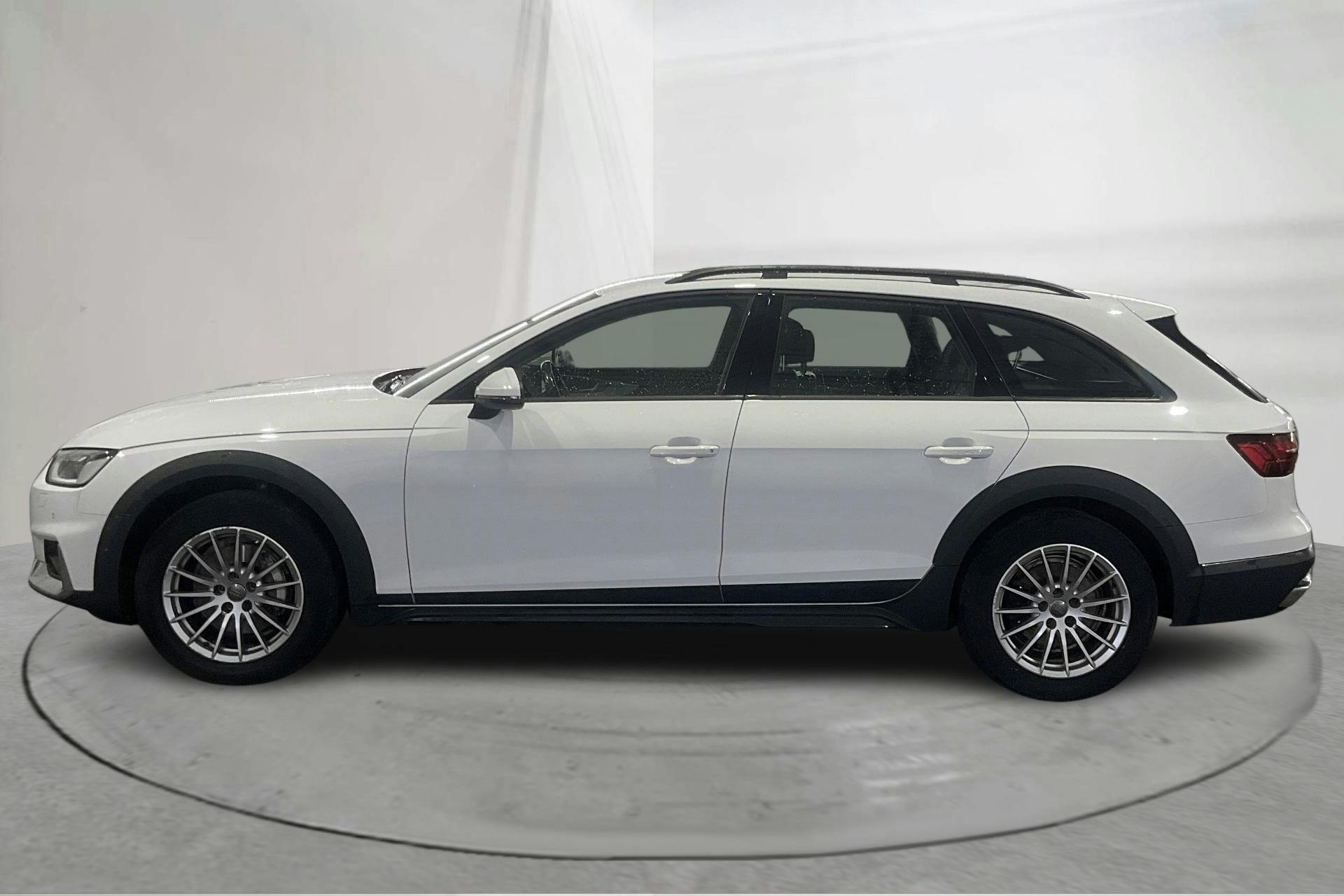 Presentationsfoto 2 av 17: Audi A4 Allroad Avant 40 TDI quattro (190hk) - 21 206 mil - Automat - vit - 2020