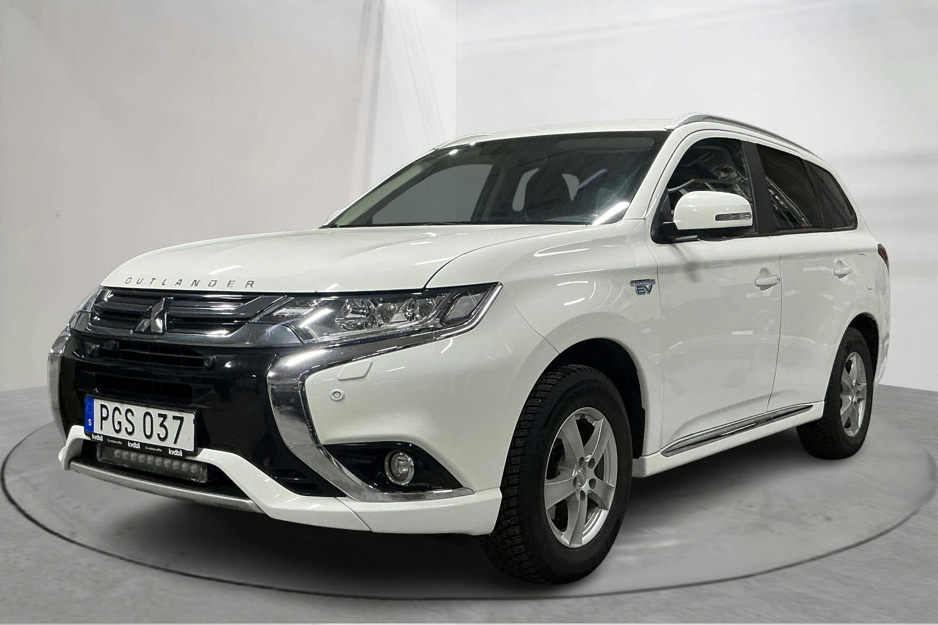 Mitsubishi Outlander 2.0 Plug-in Hybrid 4WD (121hk) - 123 440 km - Automatic - white - 2017
