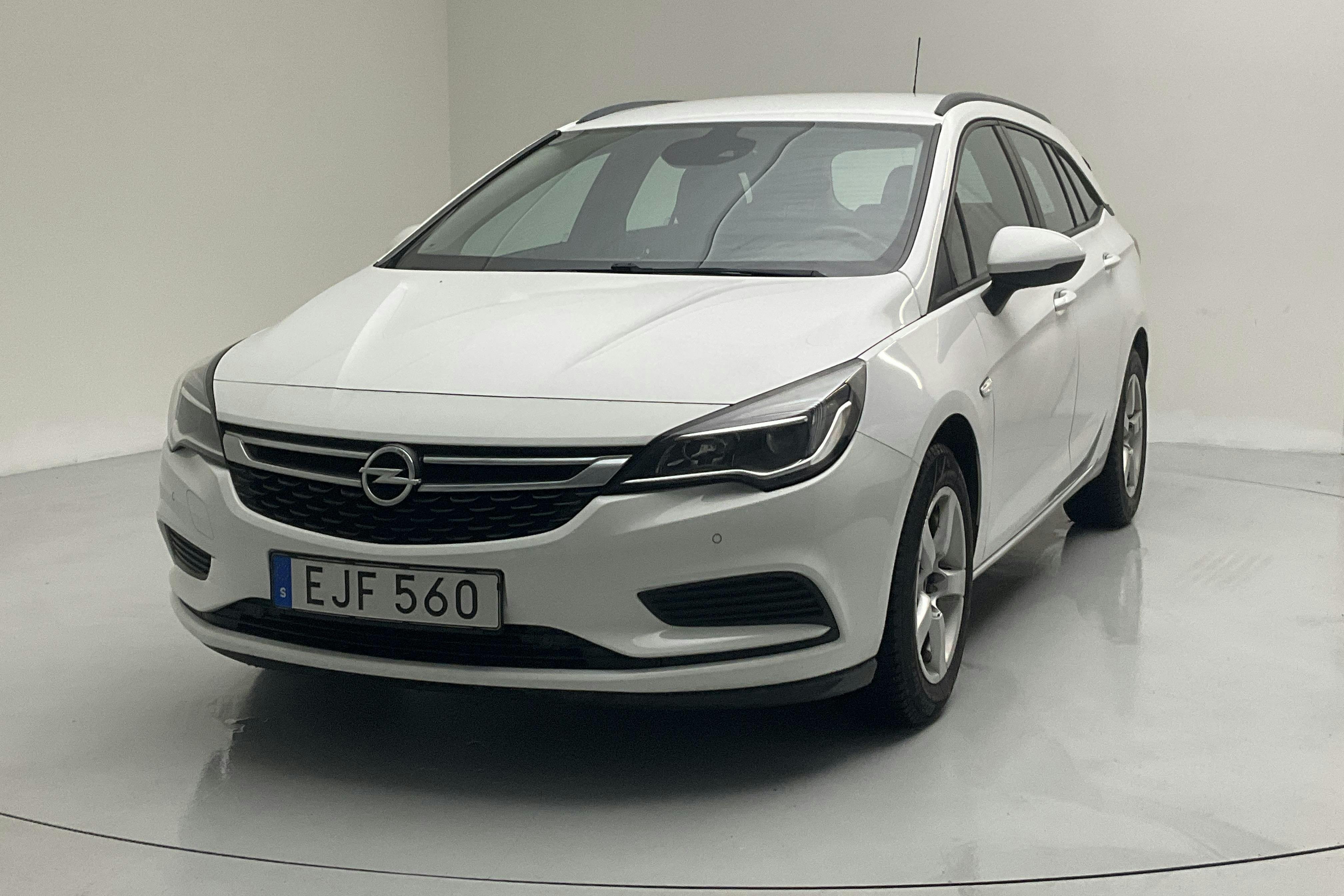 Opel Astra 1.4 Turbo ECOTEC SportsTourer (150hk) - 13 986 mil - Automat - vit - 2016