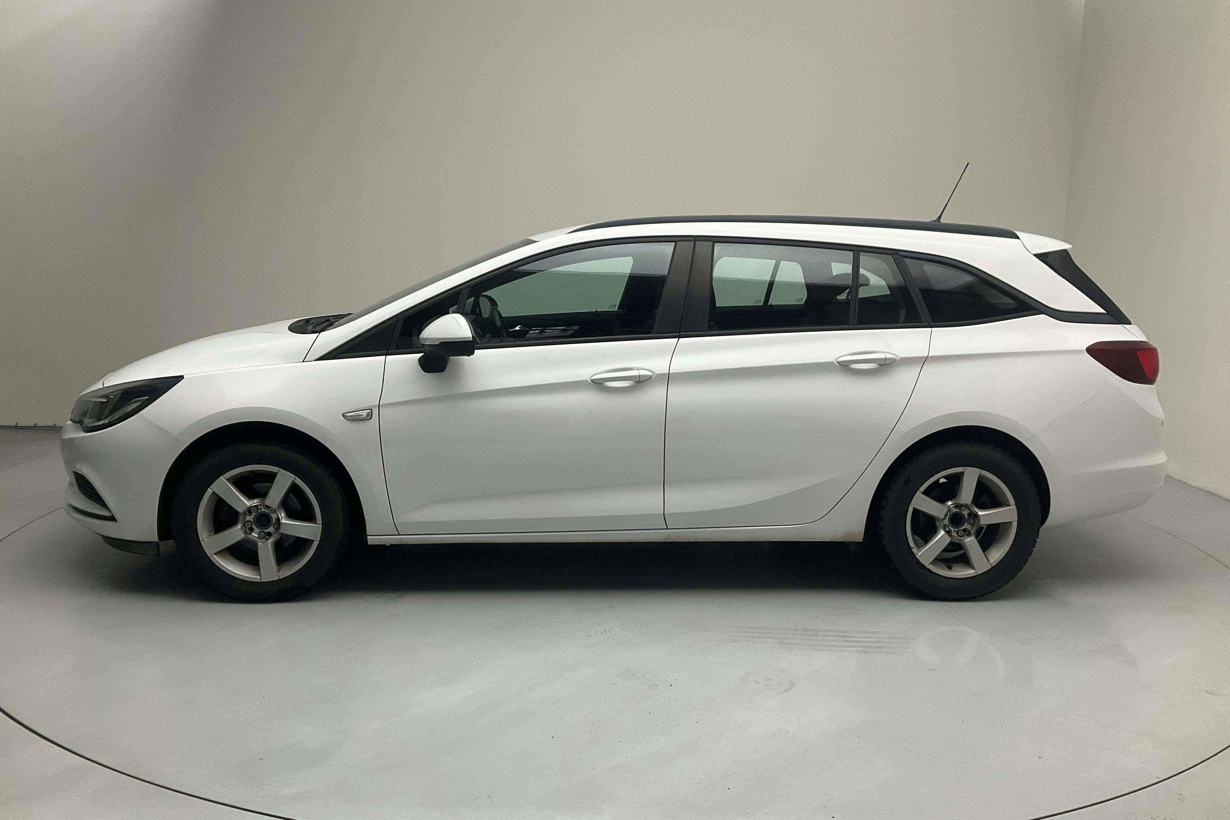 Esitlusfoto 2 aadressil 11: Opel Astra 1.4 Turbo ECOTEC SportsTourer (150hk) - 139 860 km - Automaatne - valge - 2016