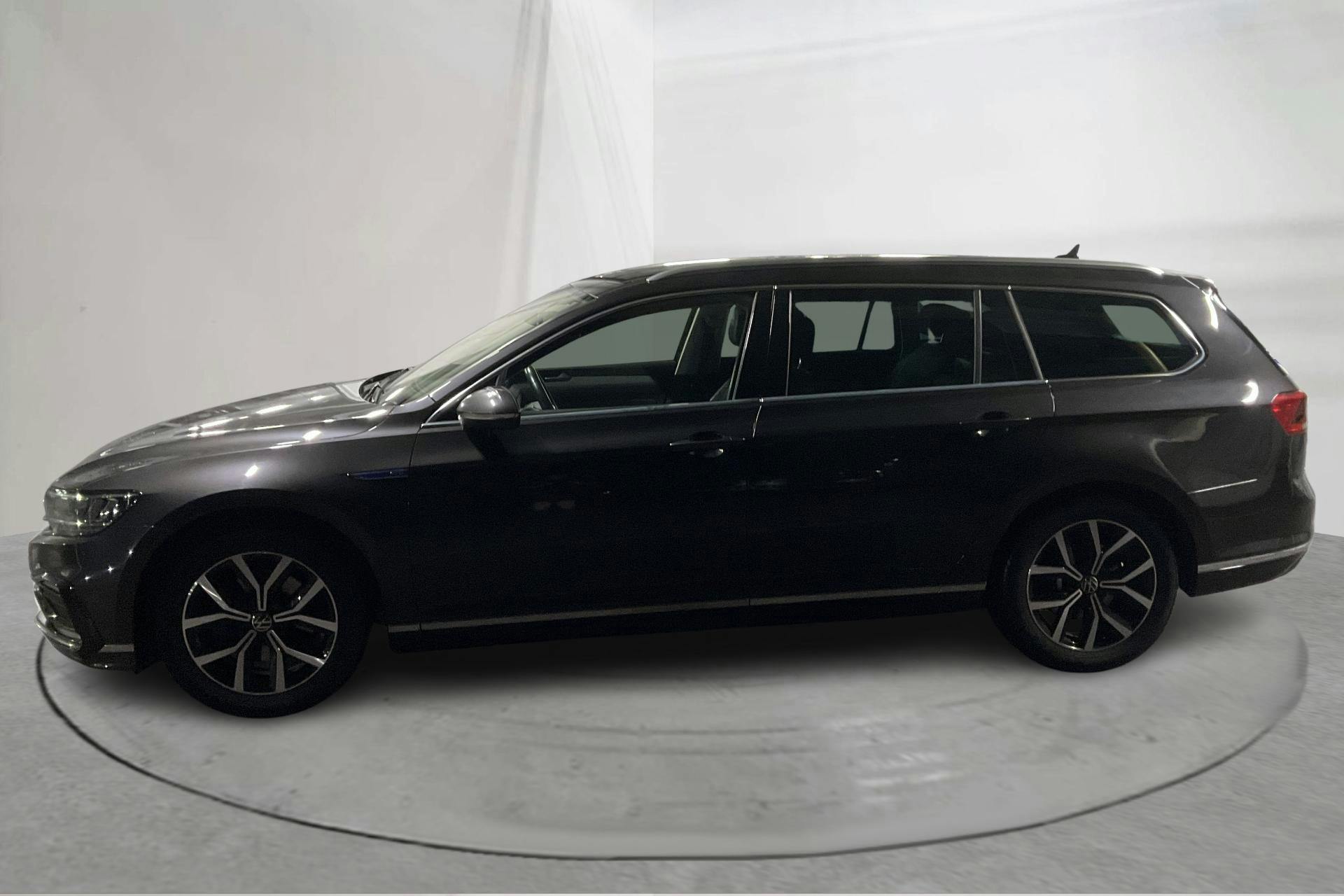 Presentationsfoto 2 av 19: VW Passat 1.4 GTE Sportscombi (218hk) - 13 341 mil - Automat - Dark Grey - 2021