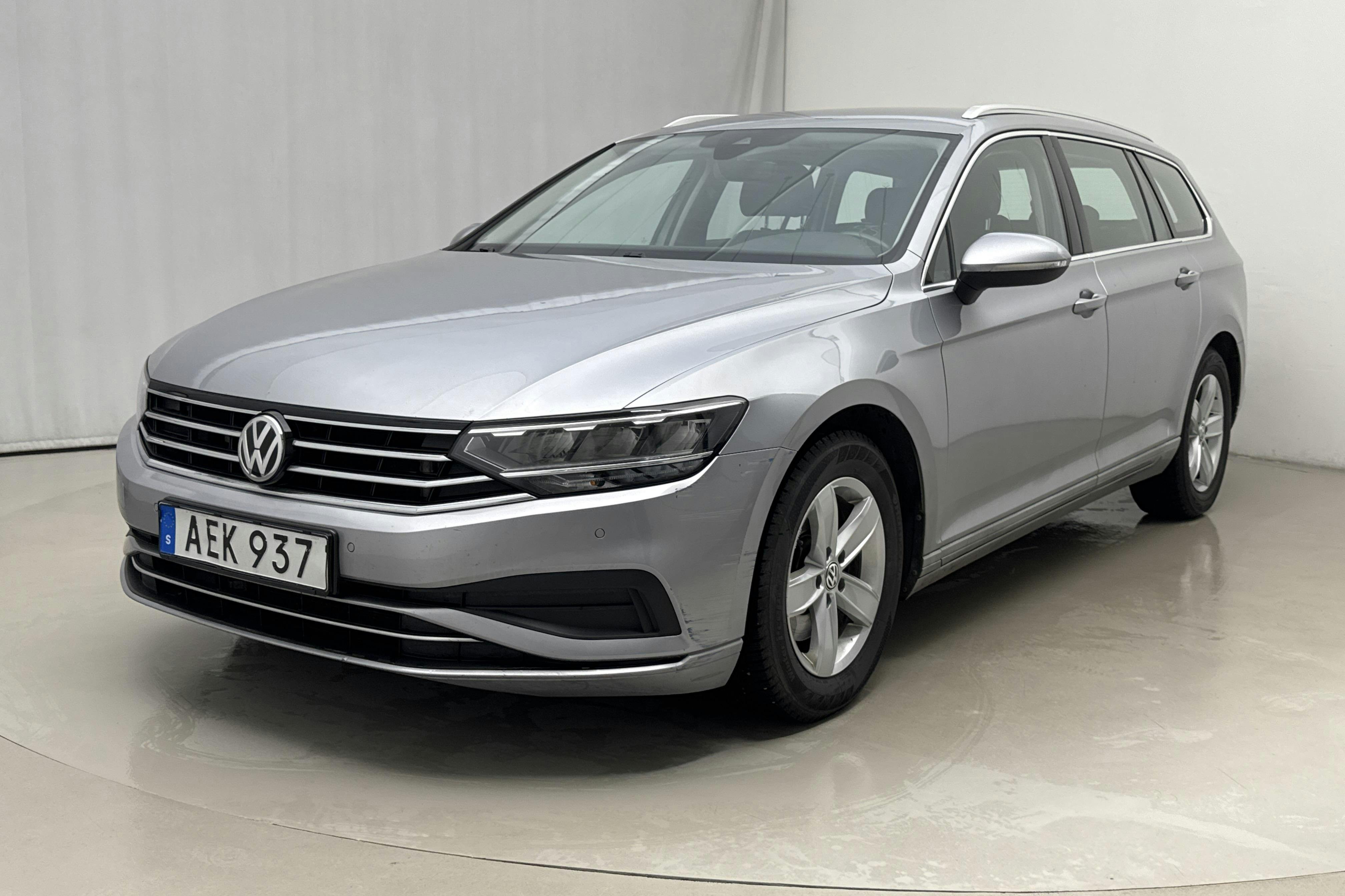 Presentationsfoto 1 av 20: VW Passat 1.5 TSI Sportscombi (150hk) - 13 428 mil - Automat - silver - 2020