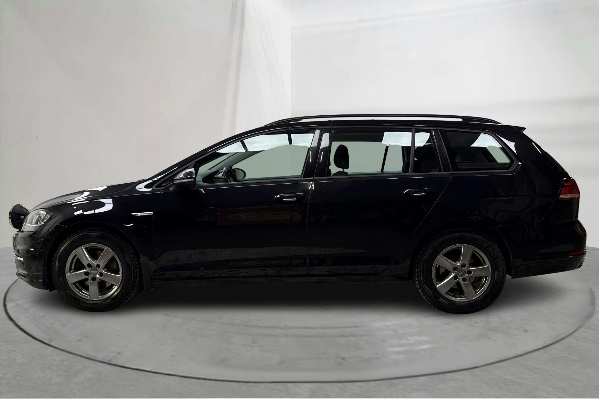 Presentation photo 2 of 14: VW Golf VII 1.5 TGI Sportscombi (130hk) - 49 300 km - Automatic - black - 2020