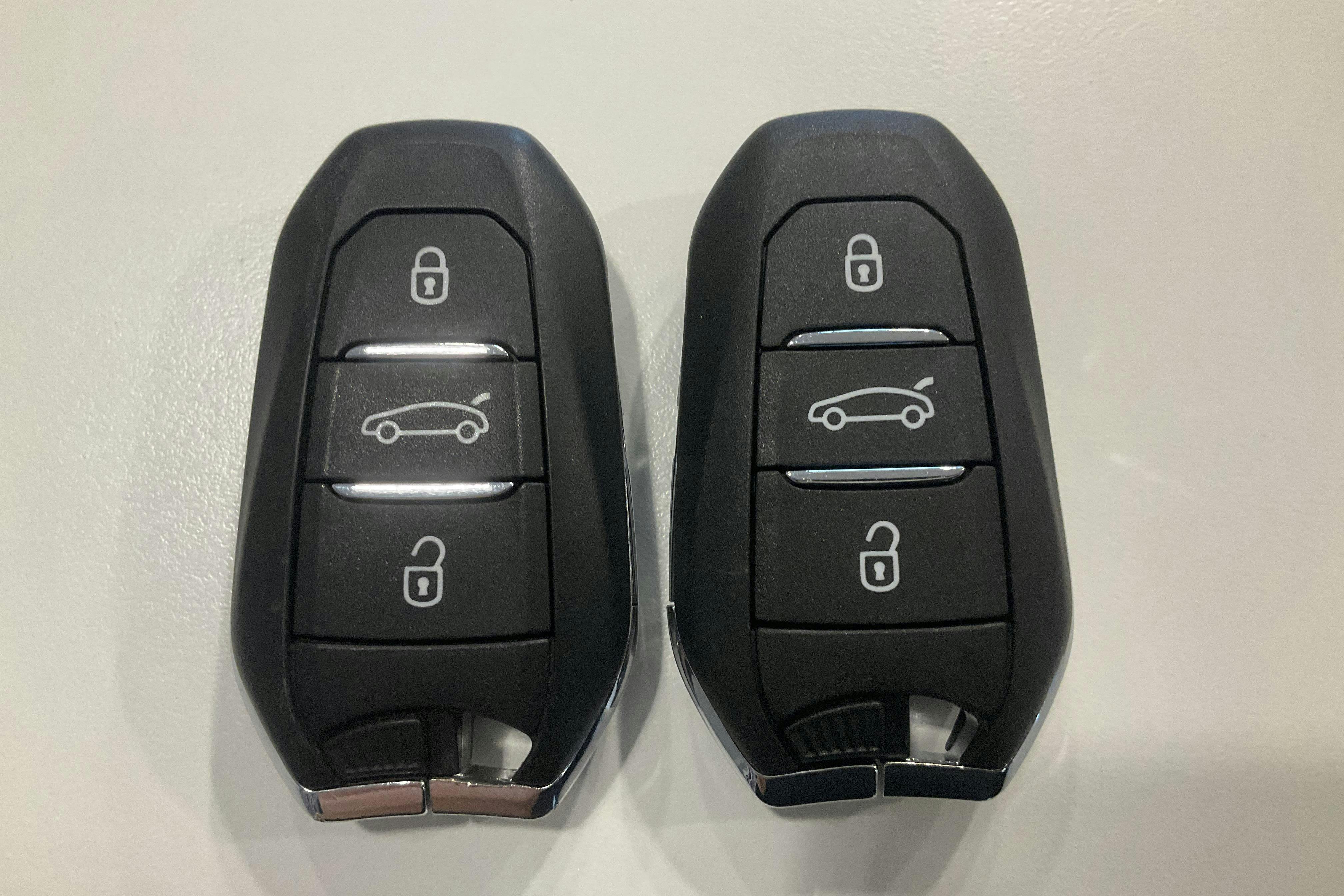 Presentation photo 20 of 20: Opel Mokka-e (136hk) - 64 610 km - Automatic - green - 2022