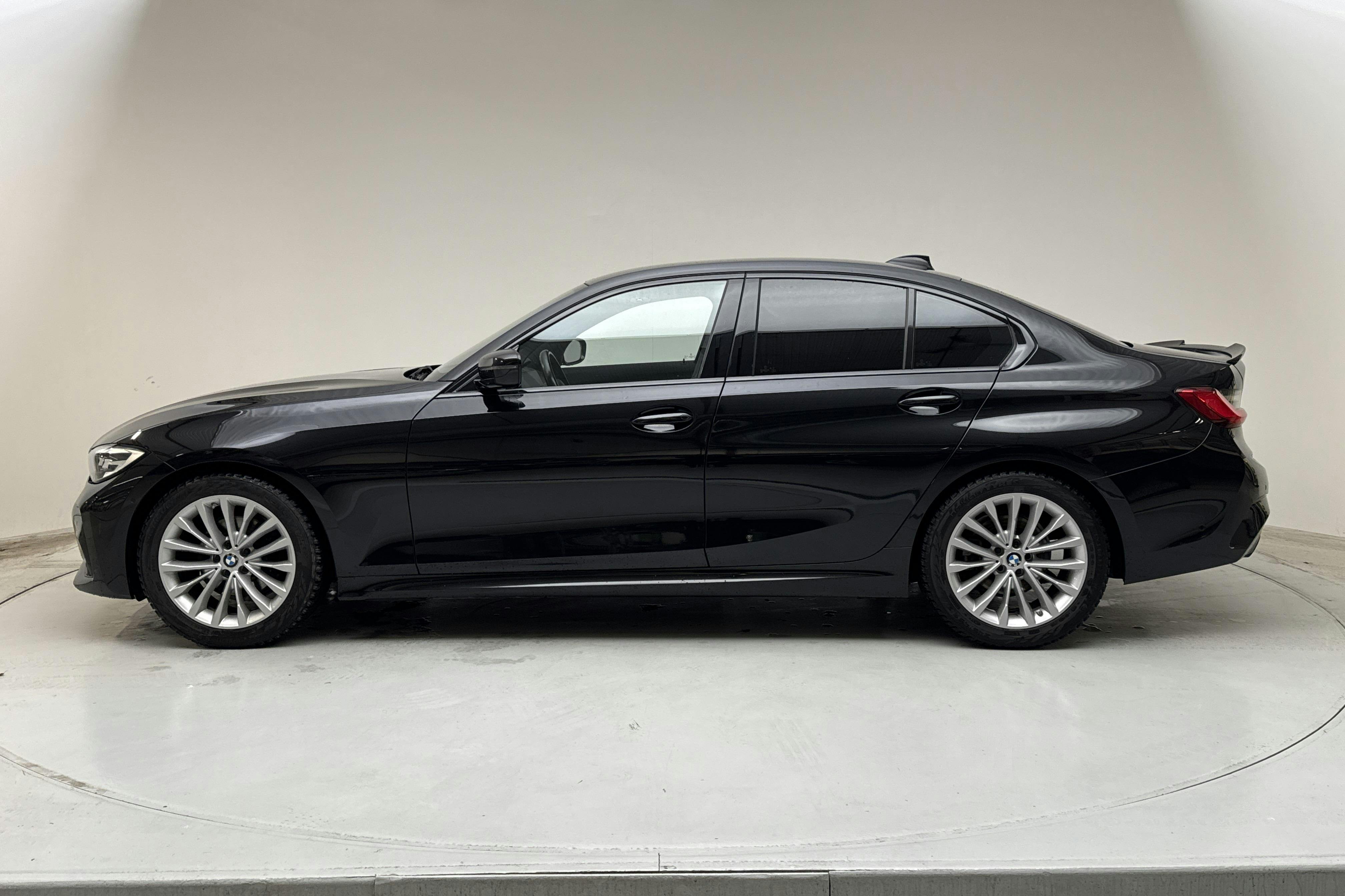 Presentation photo 2 of 17: BMW 320d xDrive Sedan, G20 (190hk+11hk) - 63 880 km - Automatic - black - 2021