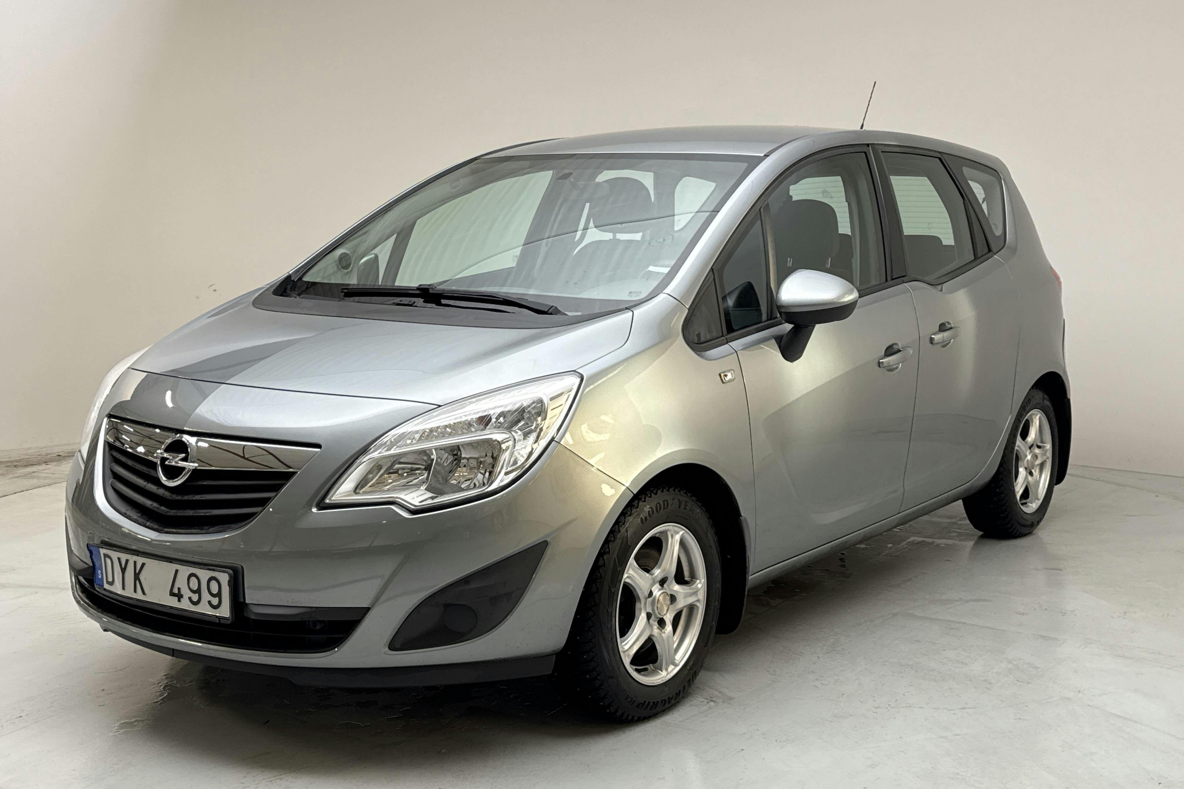 Presentation photo 1 of 13: Opel Meriva 1.4 Turbo ECOTEC (120hk) - 69 150 km - Manual - gray - 2012