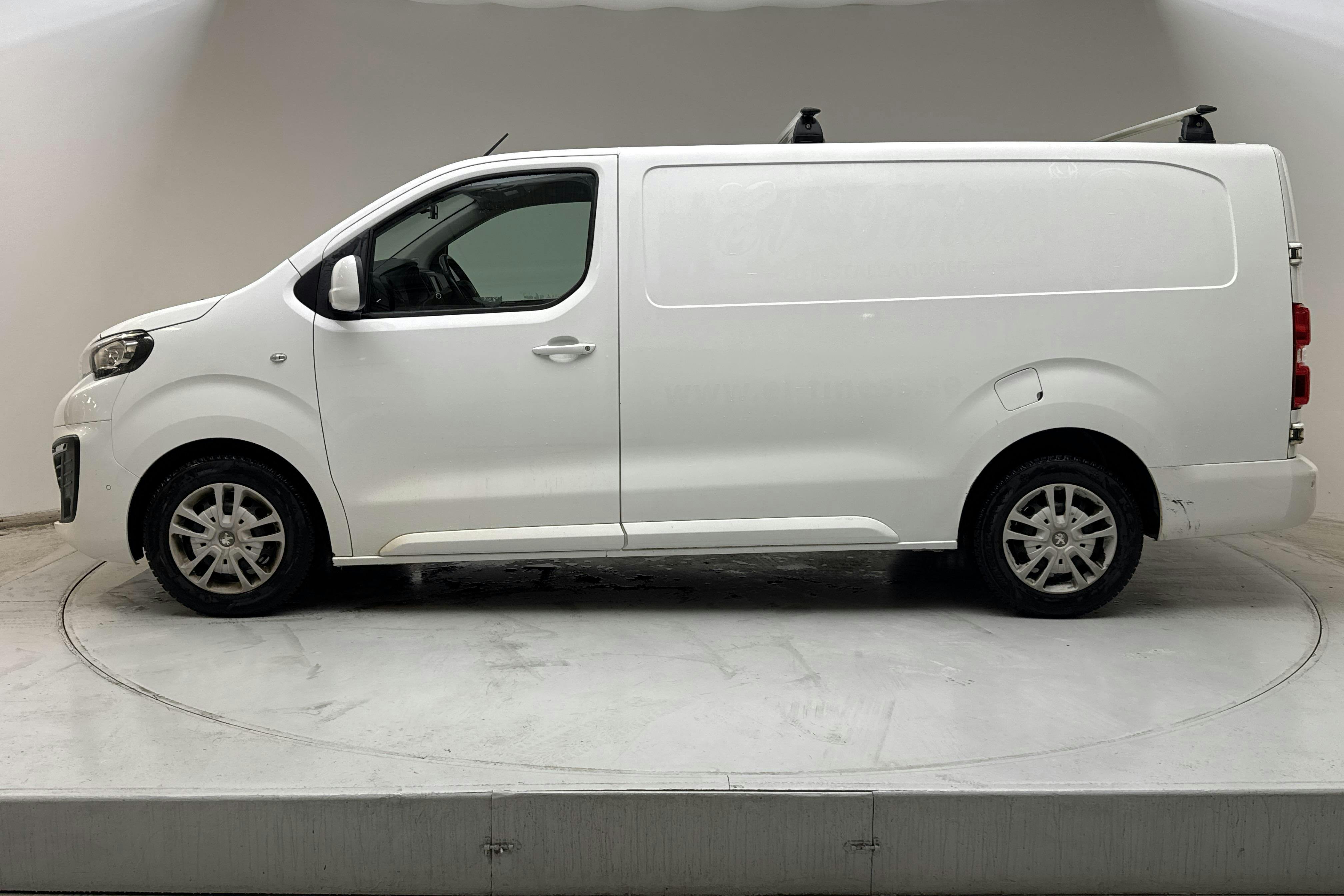 Presentationsfoto 2 av 13: Peugeot Expert BlueHDi Skåp (122hk) - 9 894 mil - Manuell - vit - 2019