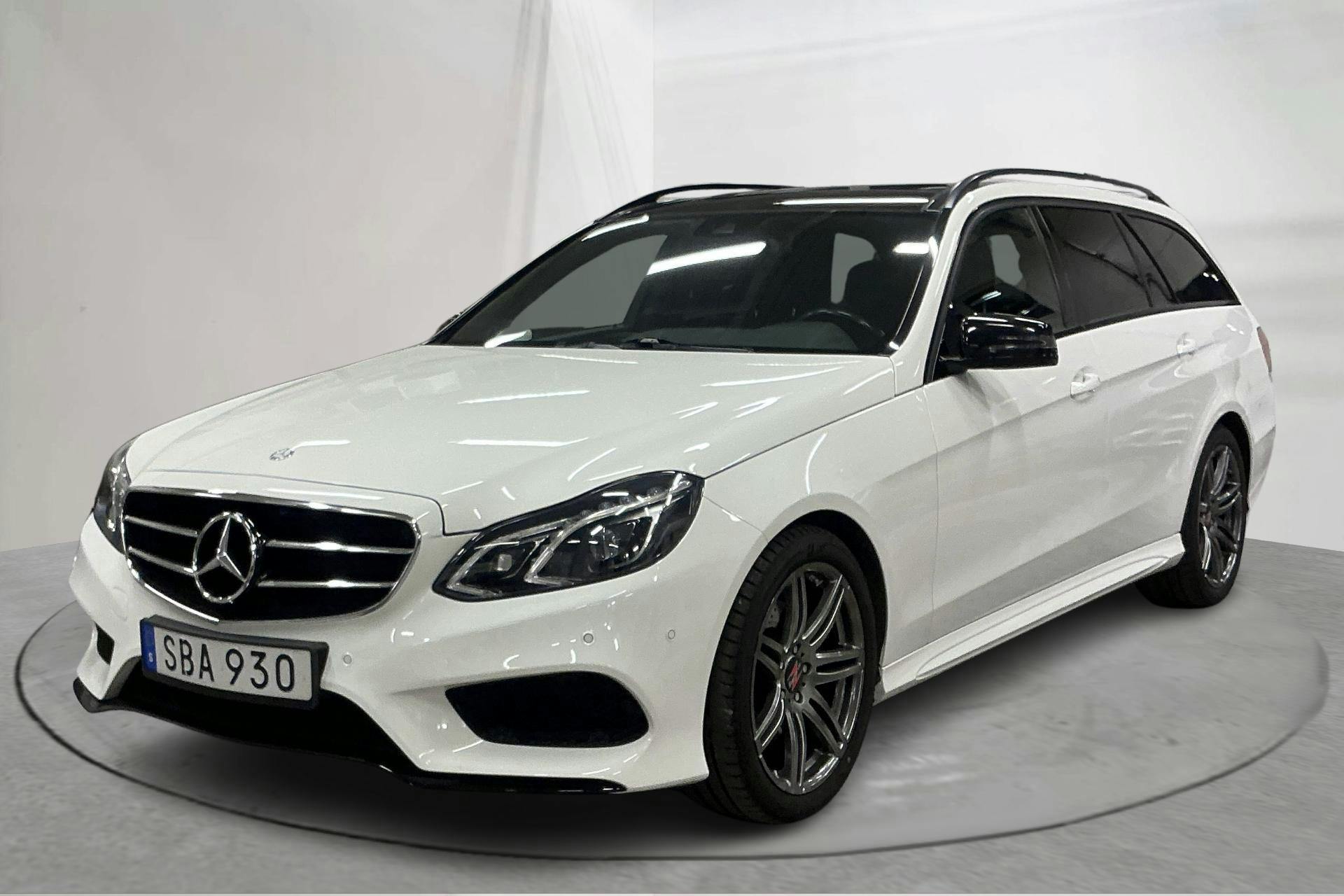 Presentationsfoto 1 av 15: Mercedes E 220 BlueTEC Kombi 4MATIC S212 (170hk) - 16 136 mil - Automat - vit - 2016