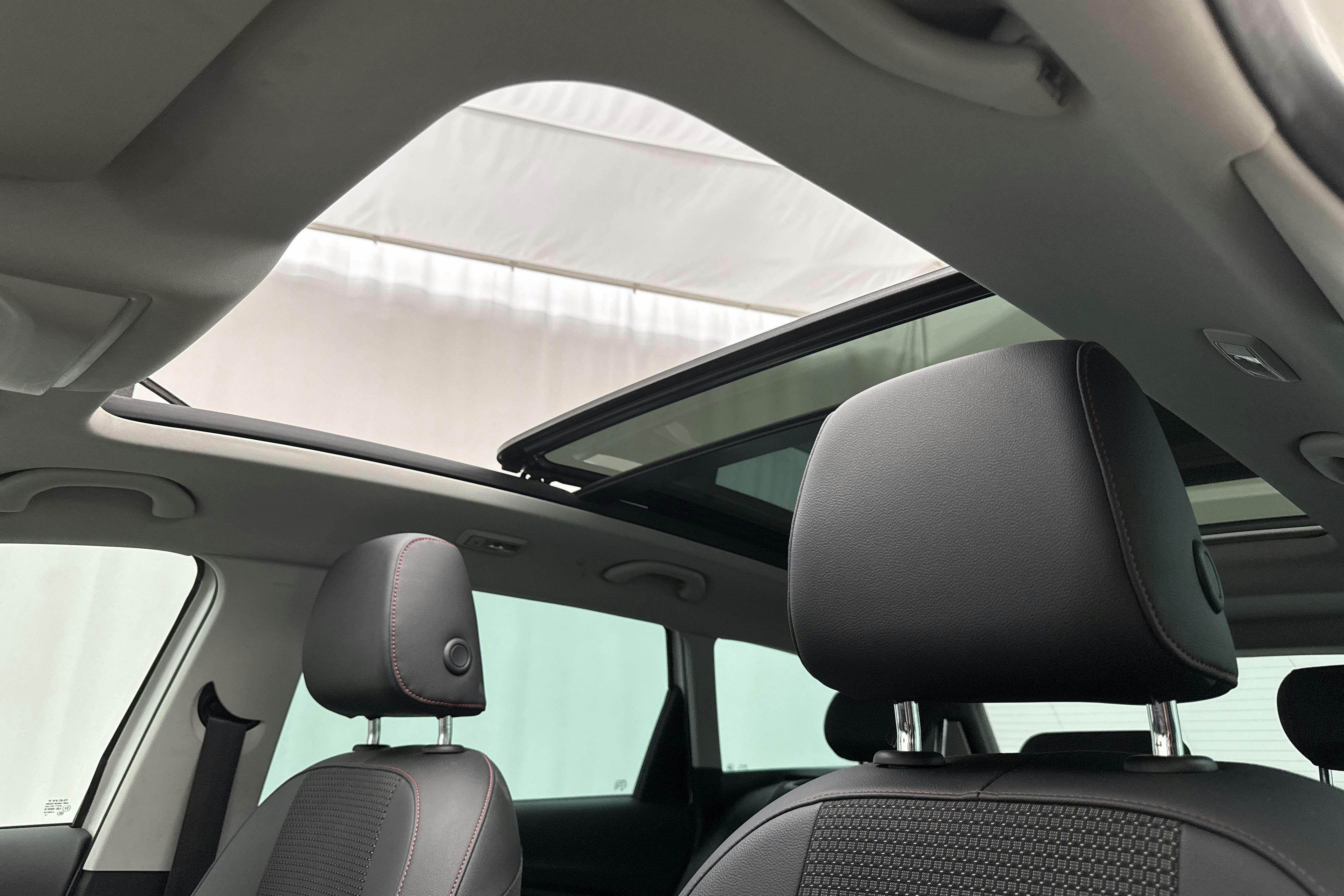 Presentationsfoto 19 av 19: Seat Leon 2.0 TDI ST 4Drive (150hk) - 14 254 mil - Manuell - vit - 2016