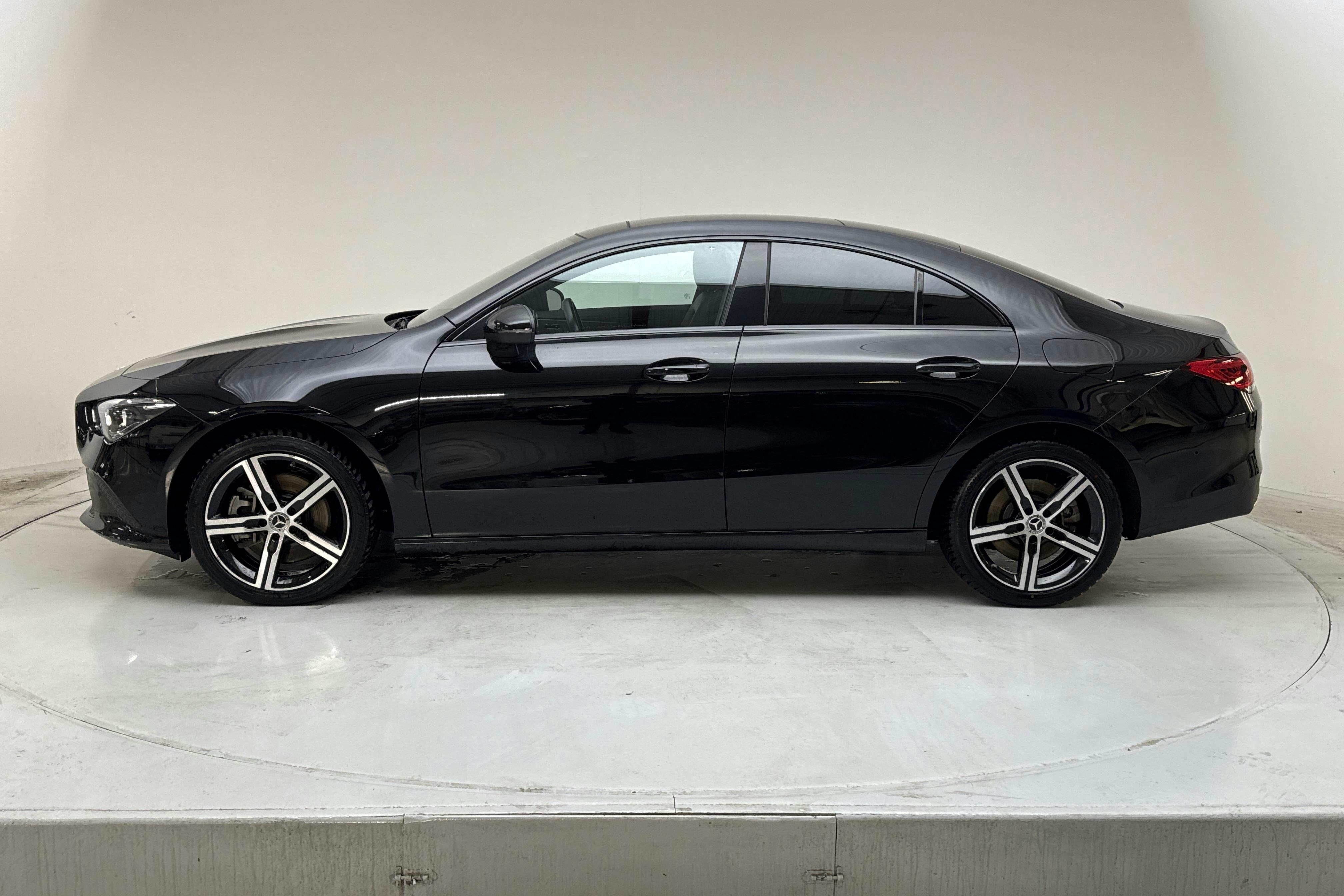 Presentation photo 2 of 20: Mercedes CLA 250 e Coupé C118 (218hk) - 34 520 km - Automatic - black - 2023