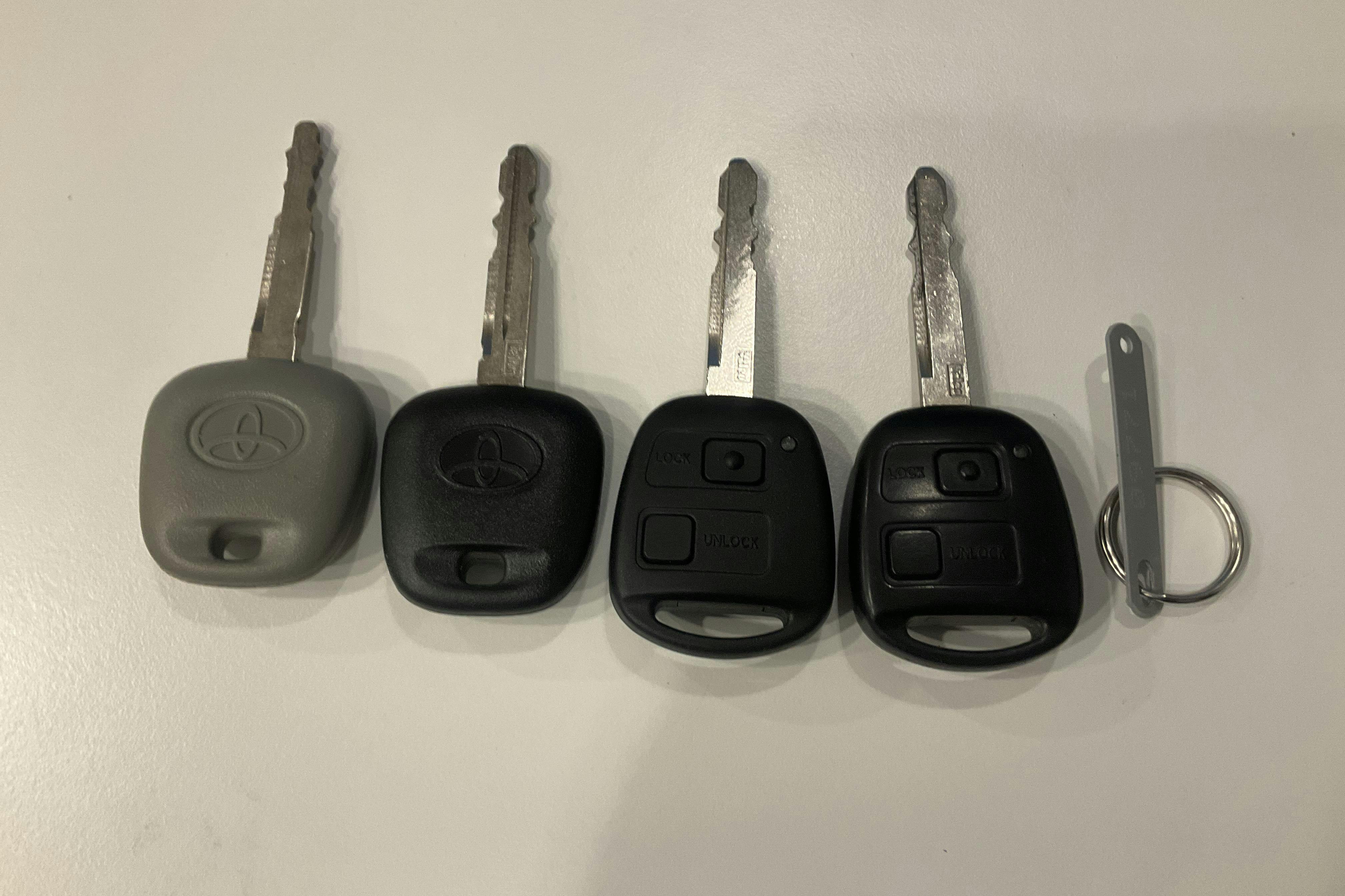 Presentation photo 16 of 16: Toyota Yaris 1.0 5dr (69hk) - 85 710 km - Manual - white - 2010