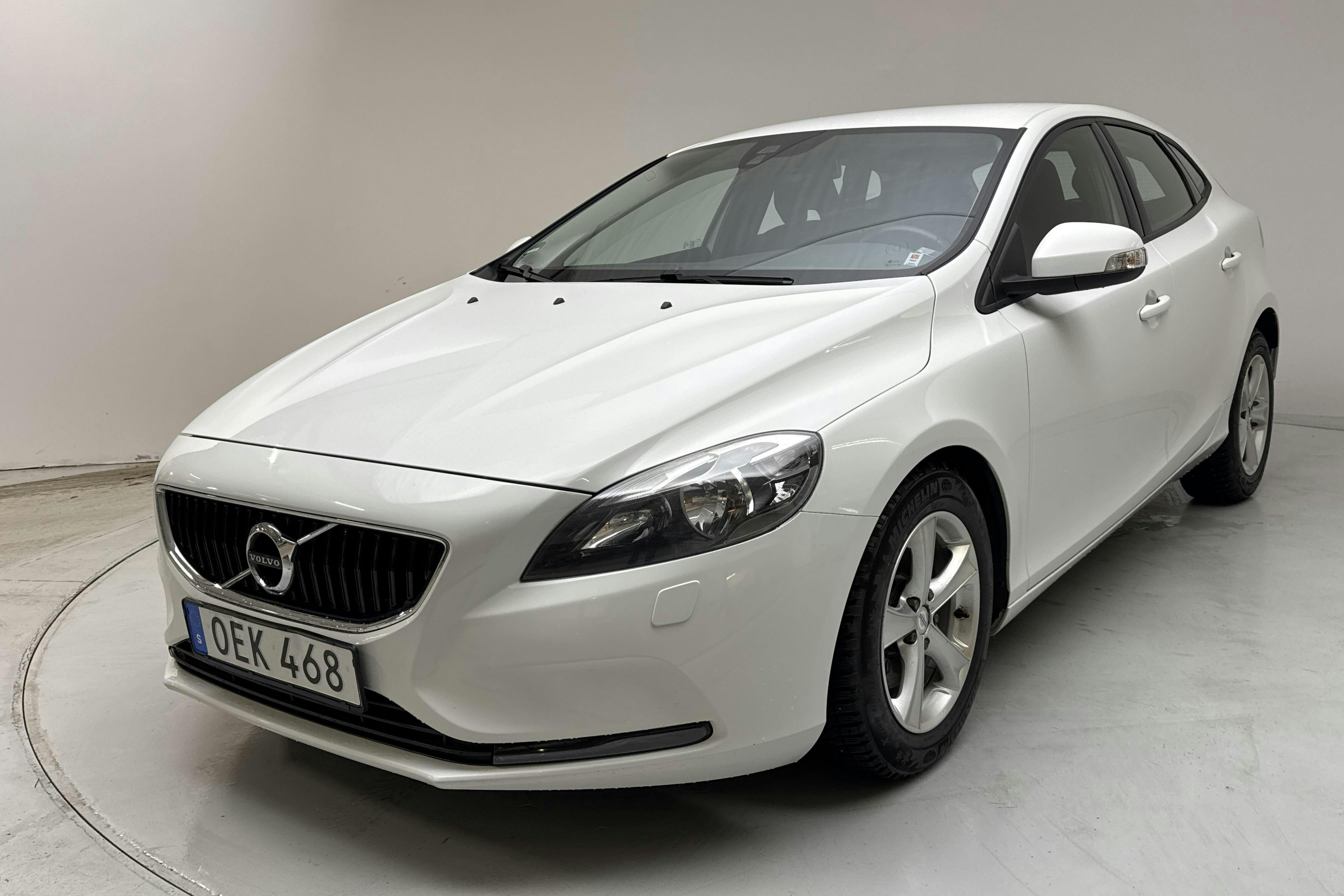 Volvo V40 T2 (122hk) - 12 685 mil - Manuell - vit - 2017