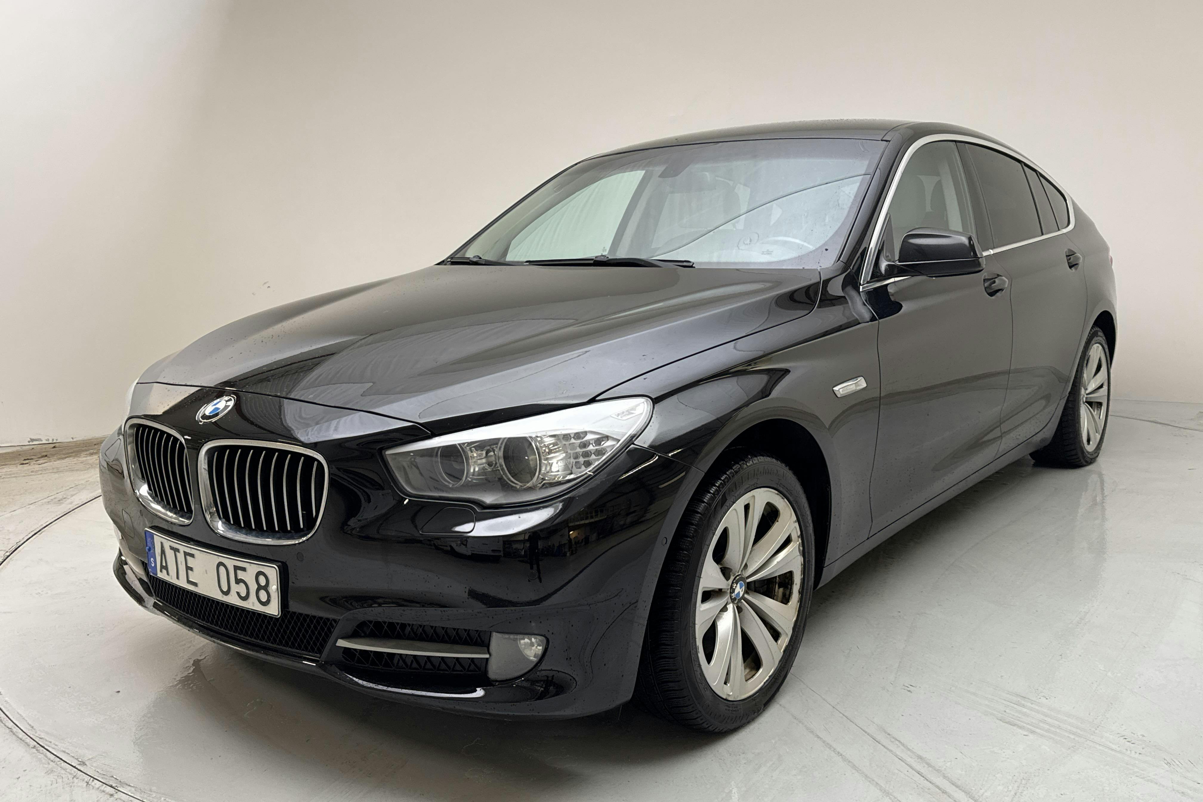 Presentation photo 1 of 12: BMW 530d GT xDrive, F07  (258hk) - 291 510 km - Automatic - black - 2013