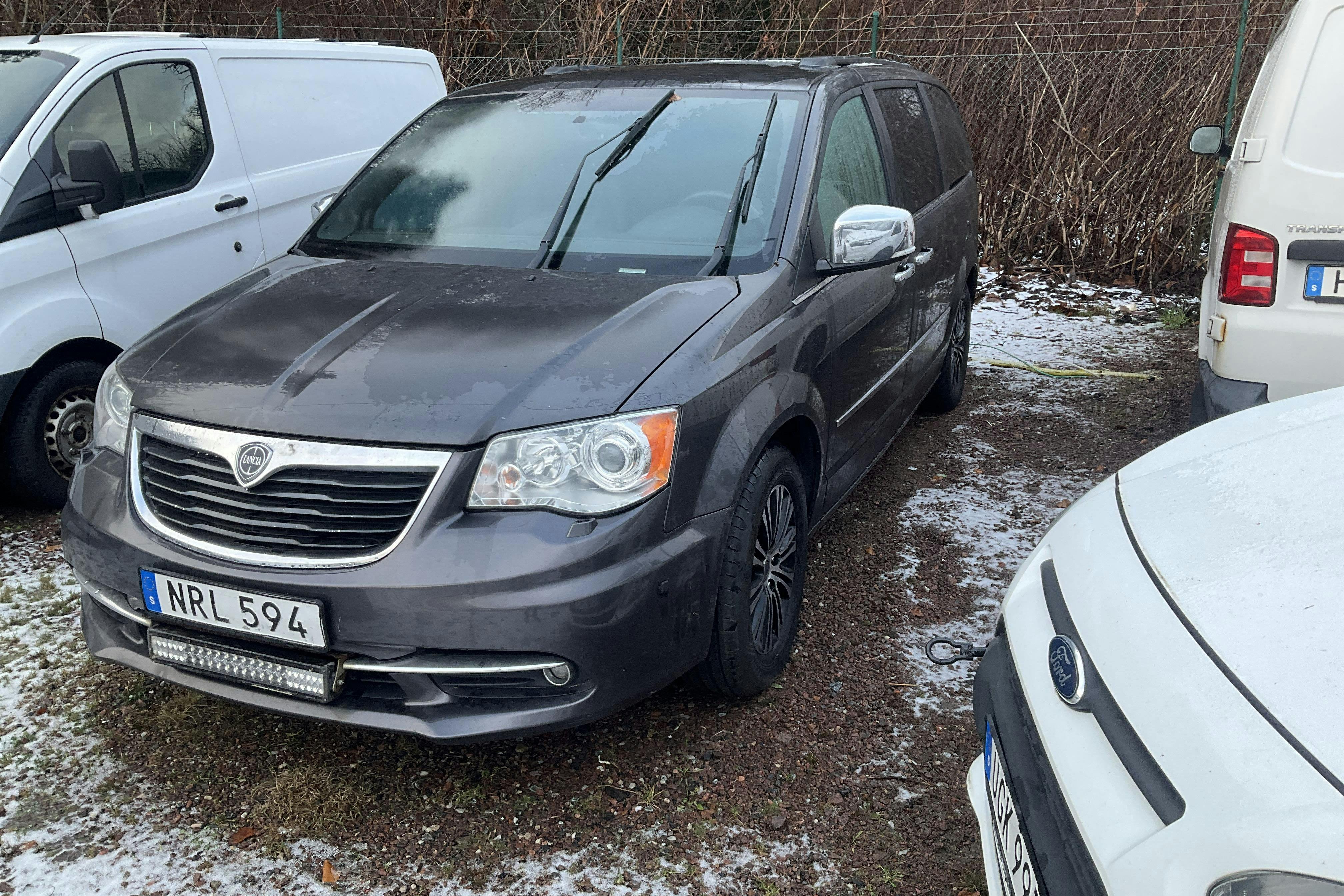 Presentation photo 1 of 11: Lancia Lancia Voyager 2.8 Multi-Jet (178hk) - 0 km - Automatic - gray - 2015